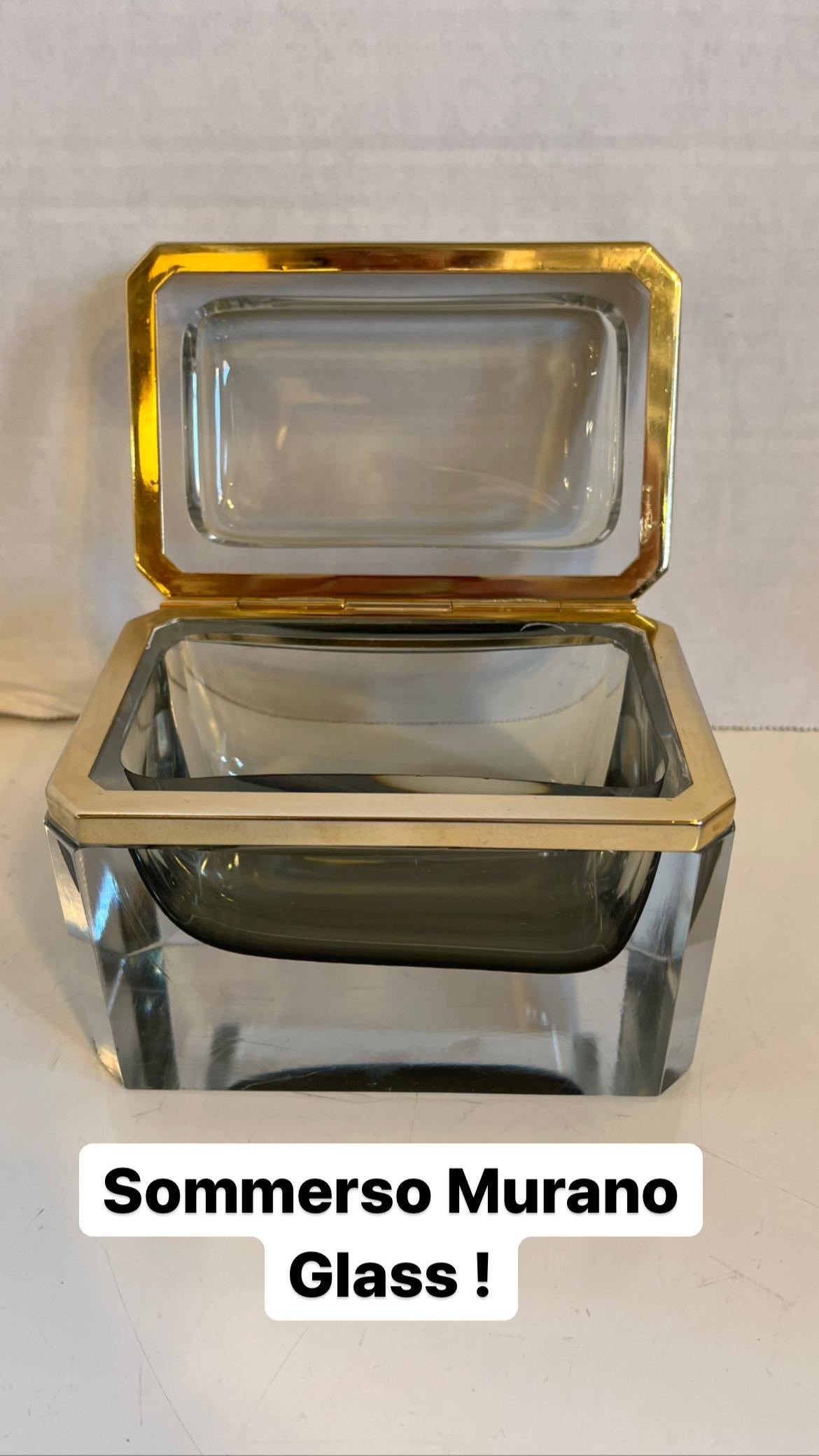 italien Coffret en verre de Murano monté sur bronze des années 1960 attribué à Sommerso en vente
