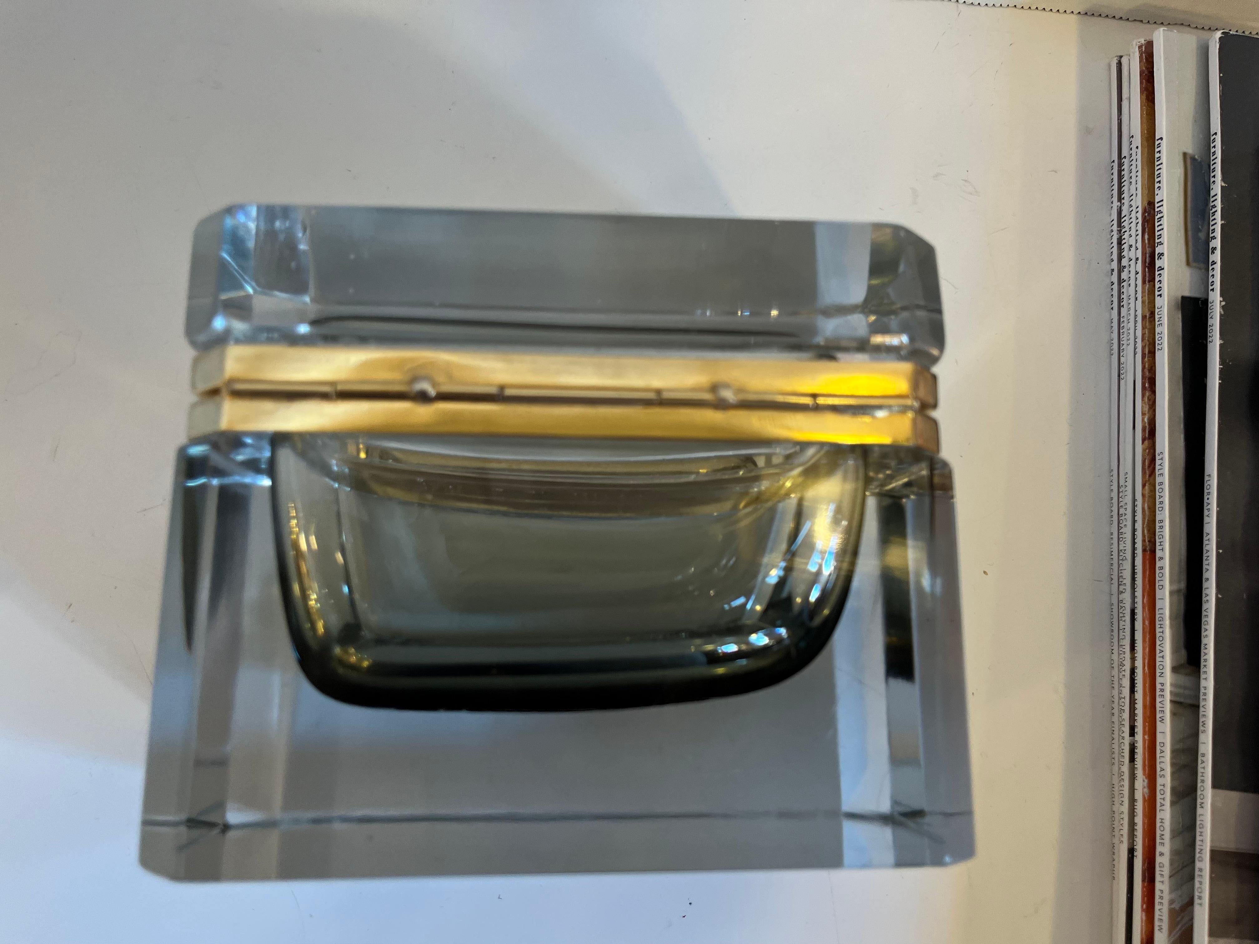 Coffret en verre de Murano monté sur bronze des années 1960 attribué à Sommerso en vente 1