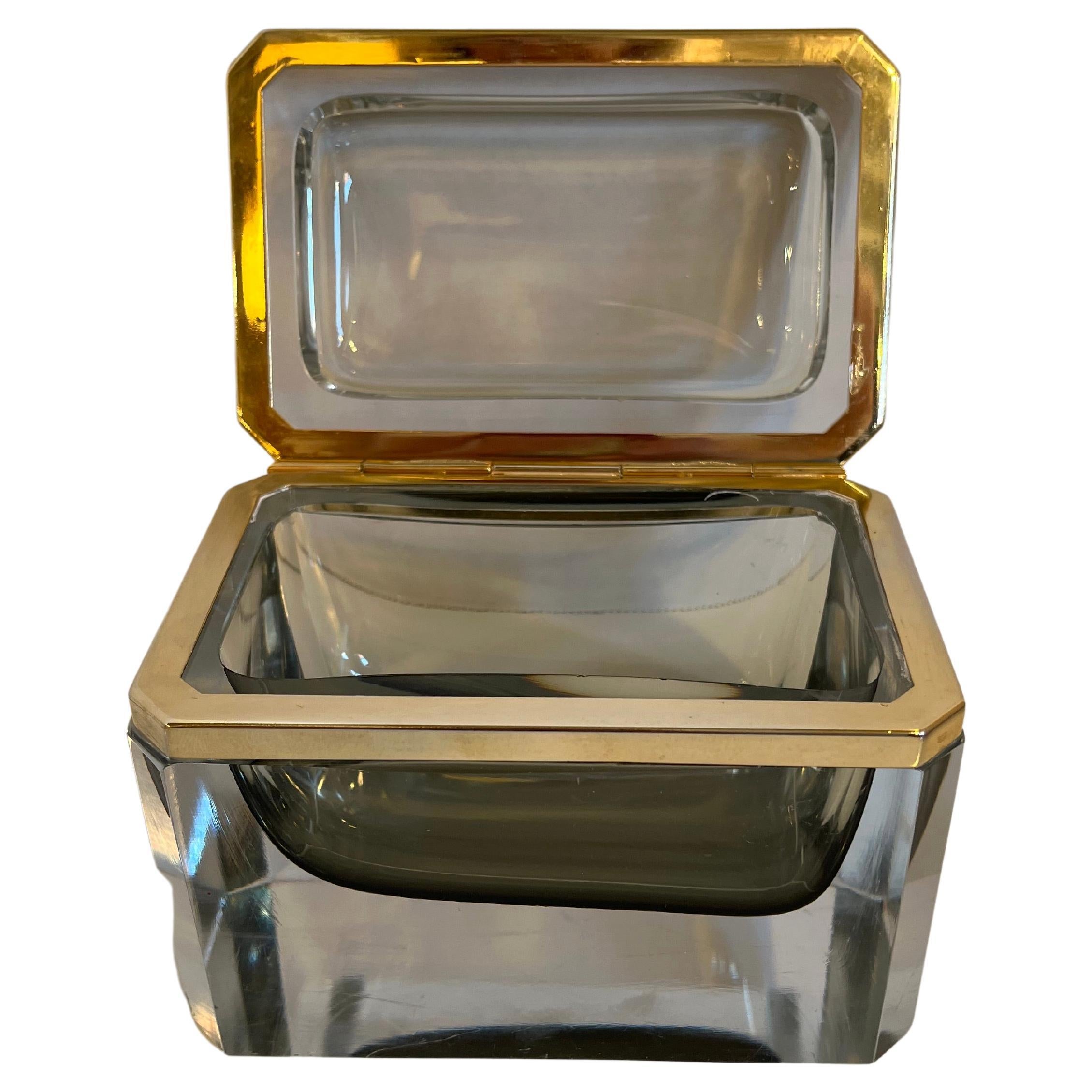 Coffret en verre de Murano monté sur bronze des années 1960 attribué à Sommerso en vente
