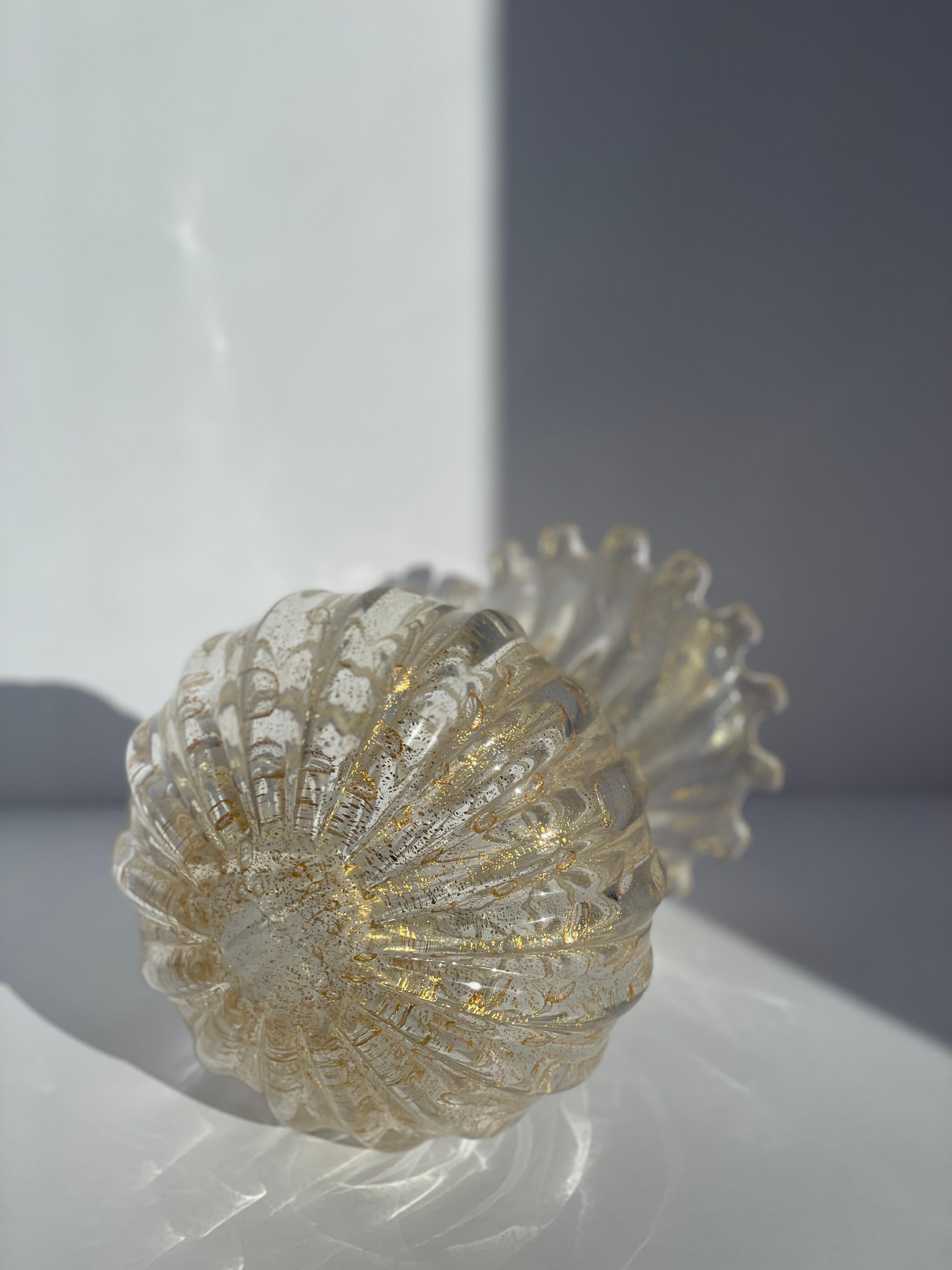 Vetro Vaso classico di Murano del 1960 Foglia d'oro, bullicante e a coste in vendita