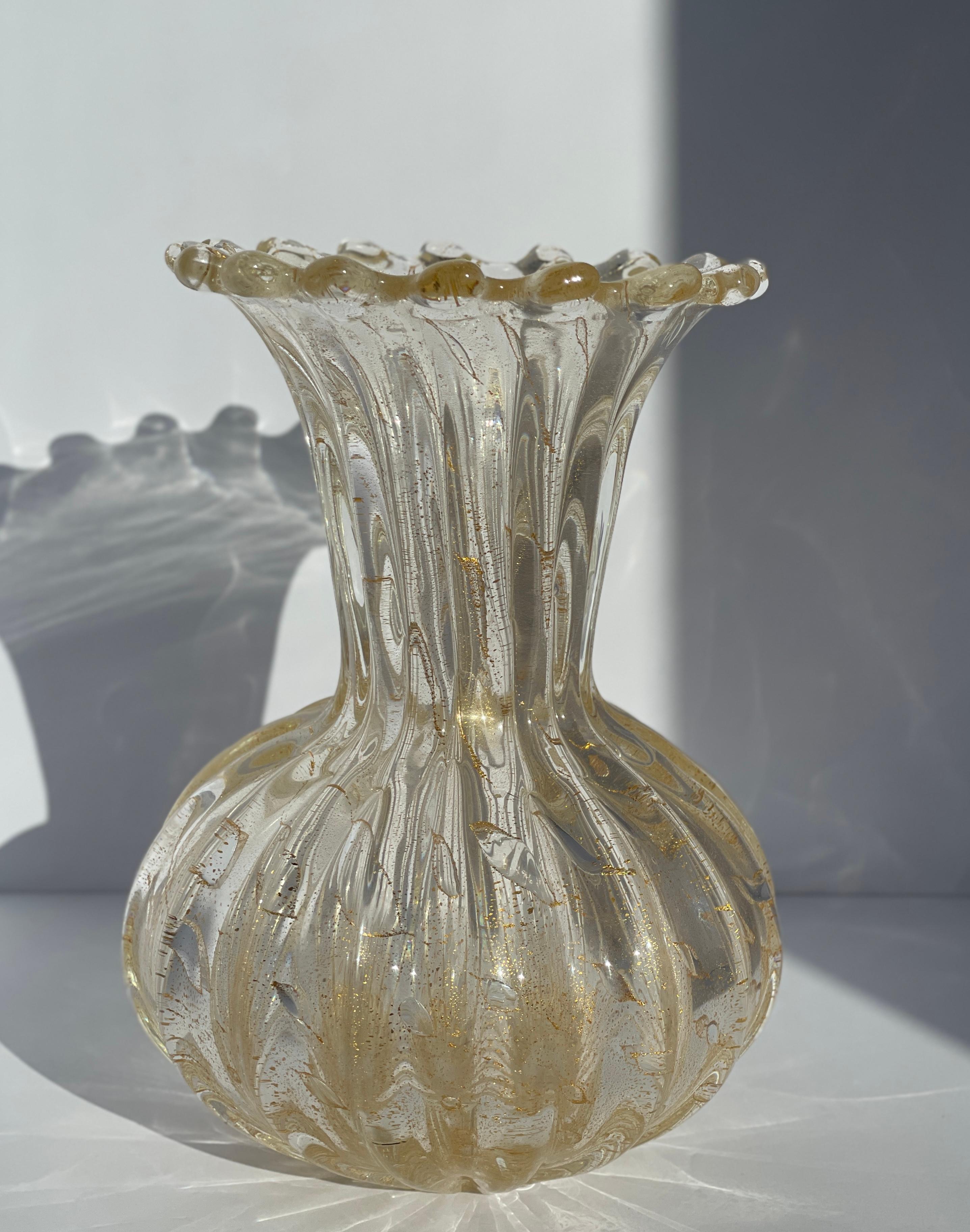 Vaso classico di Murano del 1960 Foglia d'oro, bullicante e a coste in vendita 1