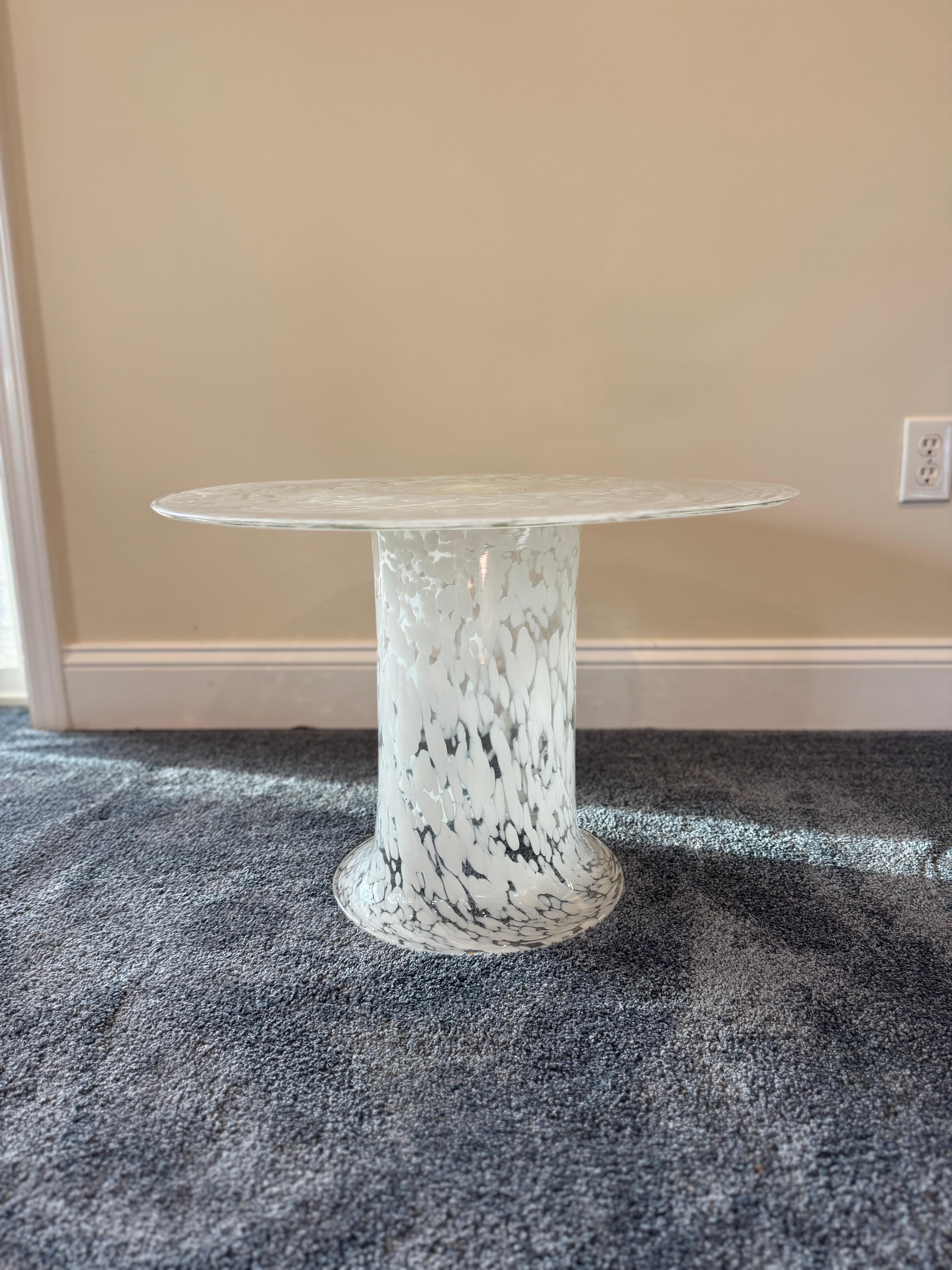 Table d'appoint en verre de Murano des années 1960 en vente 1