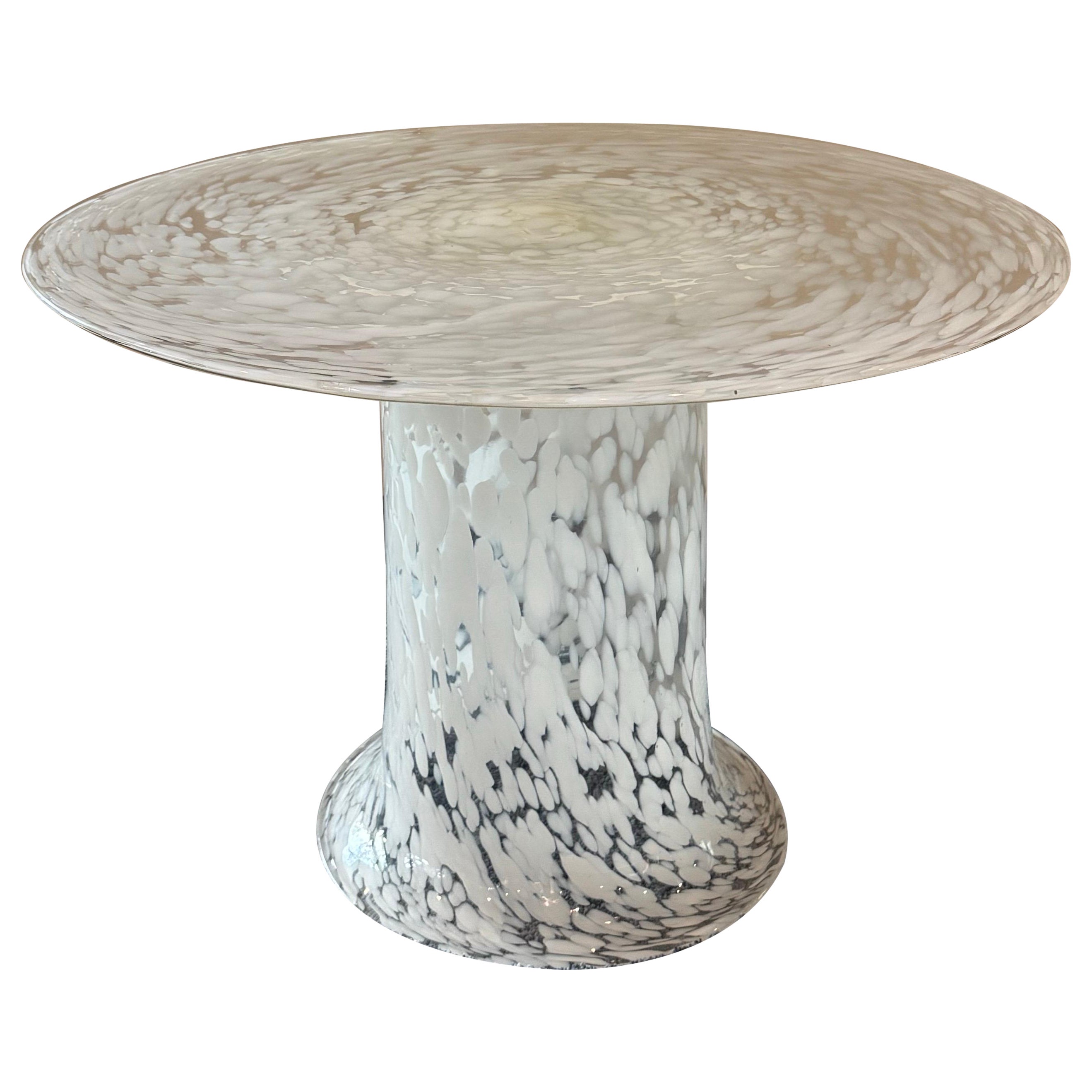 Table d'appoint en verre de Murano des années 1960 en vente