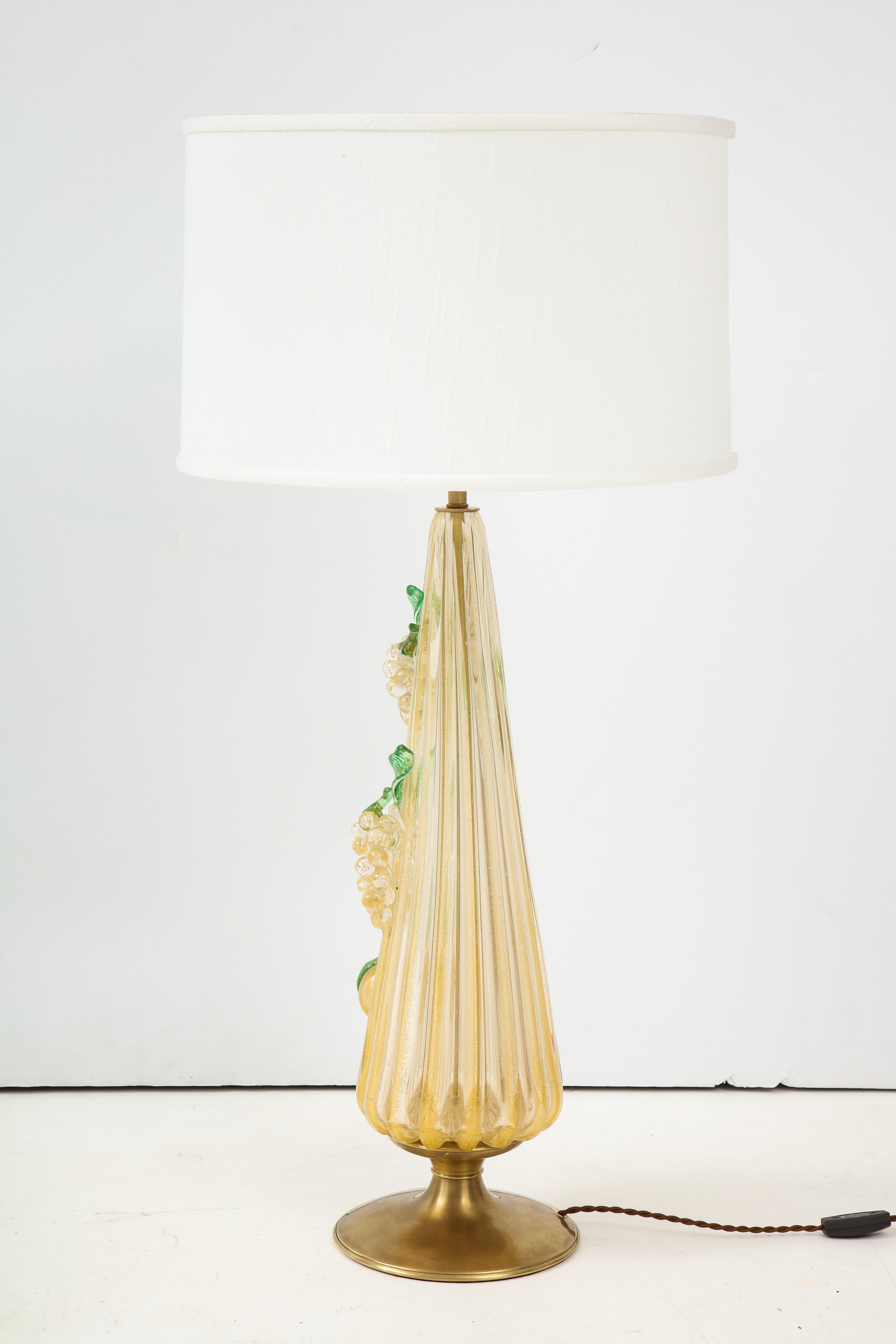 Mid-Century Modern lampe de table en verre de Murano des années 1960 en vente