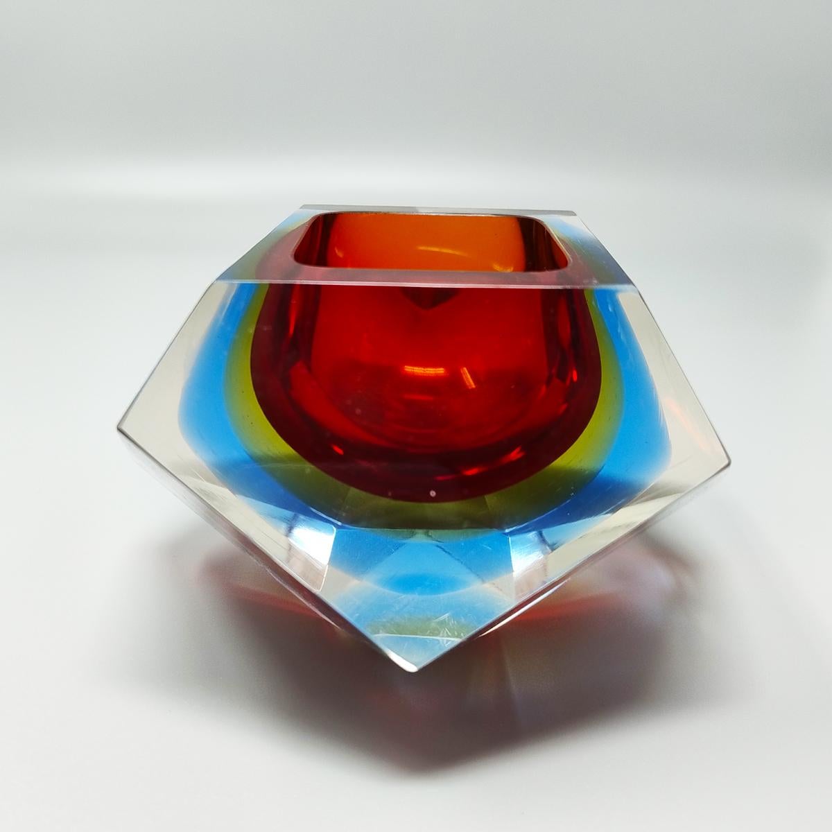 1960er Murano Aschenbecher oder Auffangbehälter von Flavio Poli in Rot und Blau (Moderne der Mitte des Jahrhunderts) im Angebot