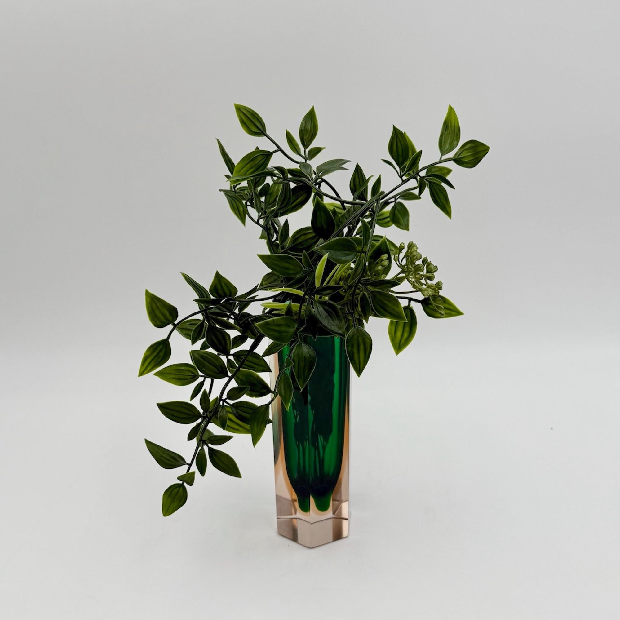 1960er Murano Glass Sommerso Vase in Grün und Bernstein, sechseckiges geschliffenes Glas (Italienisch) im Angebot