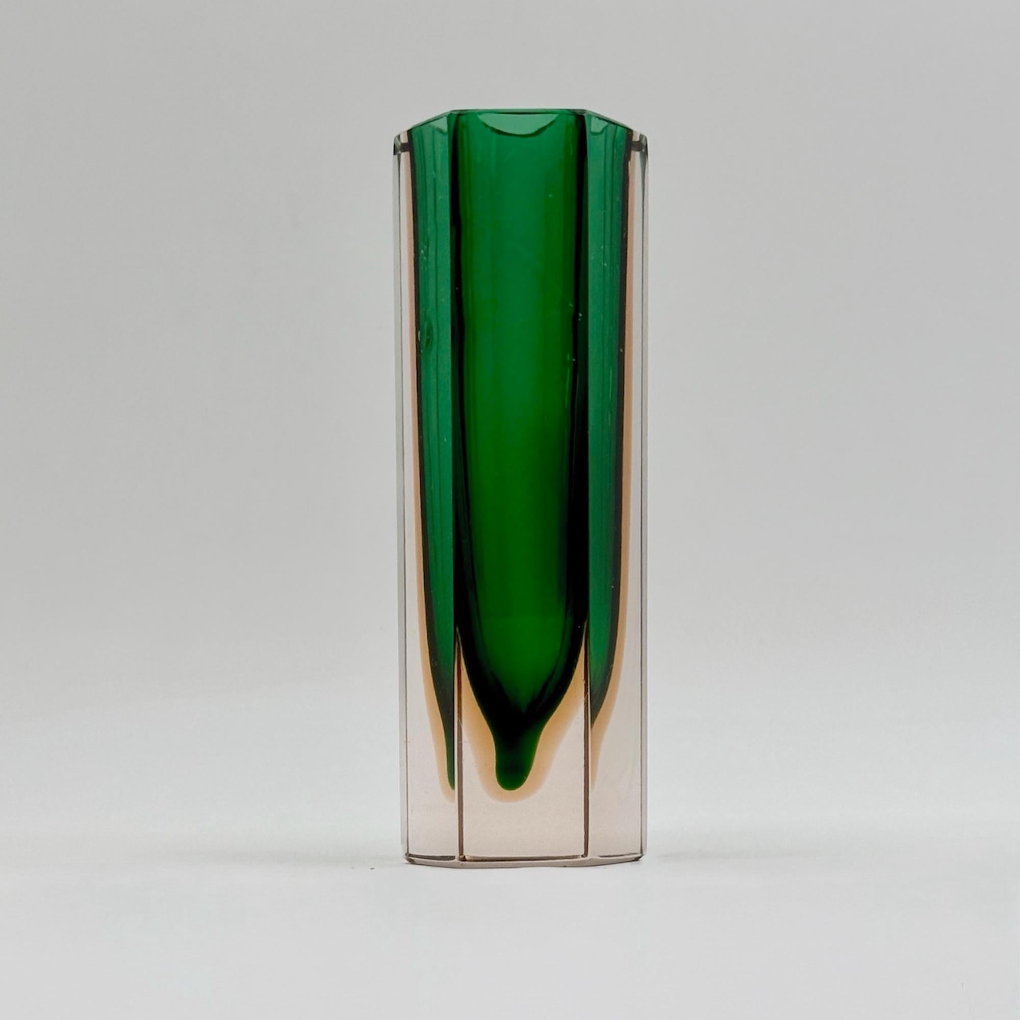 1960er Murano Glass Sommerso Vase in Grün und Bernstein, sechseckiges geschliffenes Glas im Angebot 1
