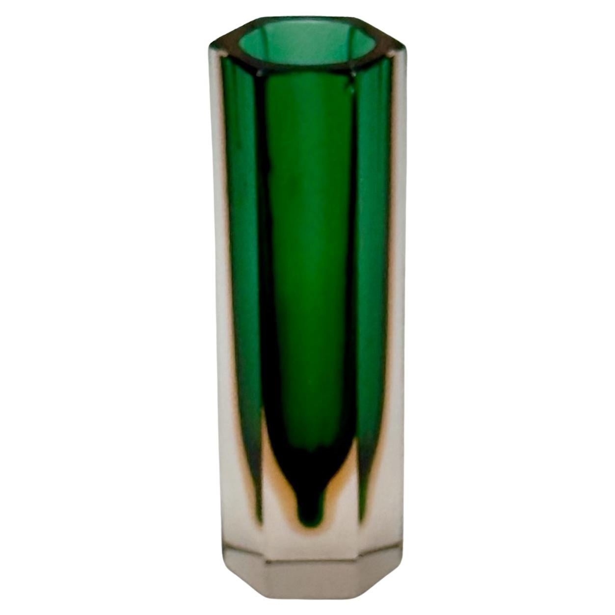 1960er Murano Glass Sommerso Vase in Grün und Bernstein, sechseckiges geschliffenes Glas im Angebot