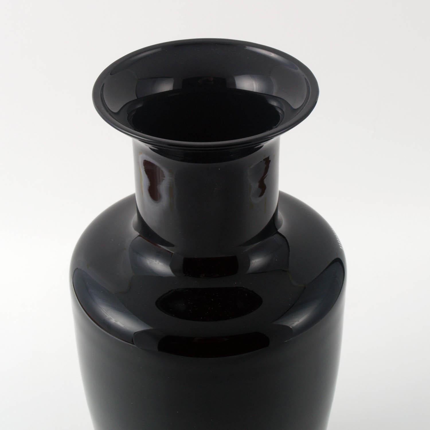 Mid-Century Modern Murano vase, Tapio Wirkkala for Venini attributable, black Murano glass decorated



About:
Designed in 1968 by Tapio Wirkkala, these bottles are from the similar forms gently curved glass (black Murano glass) decorated externally