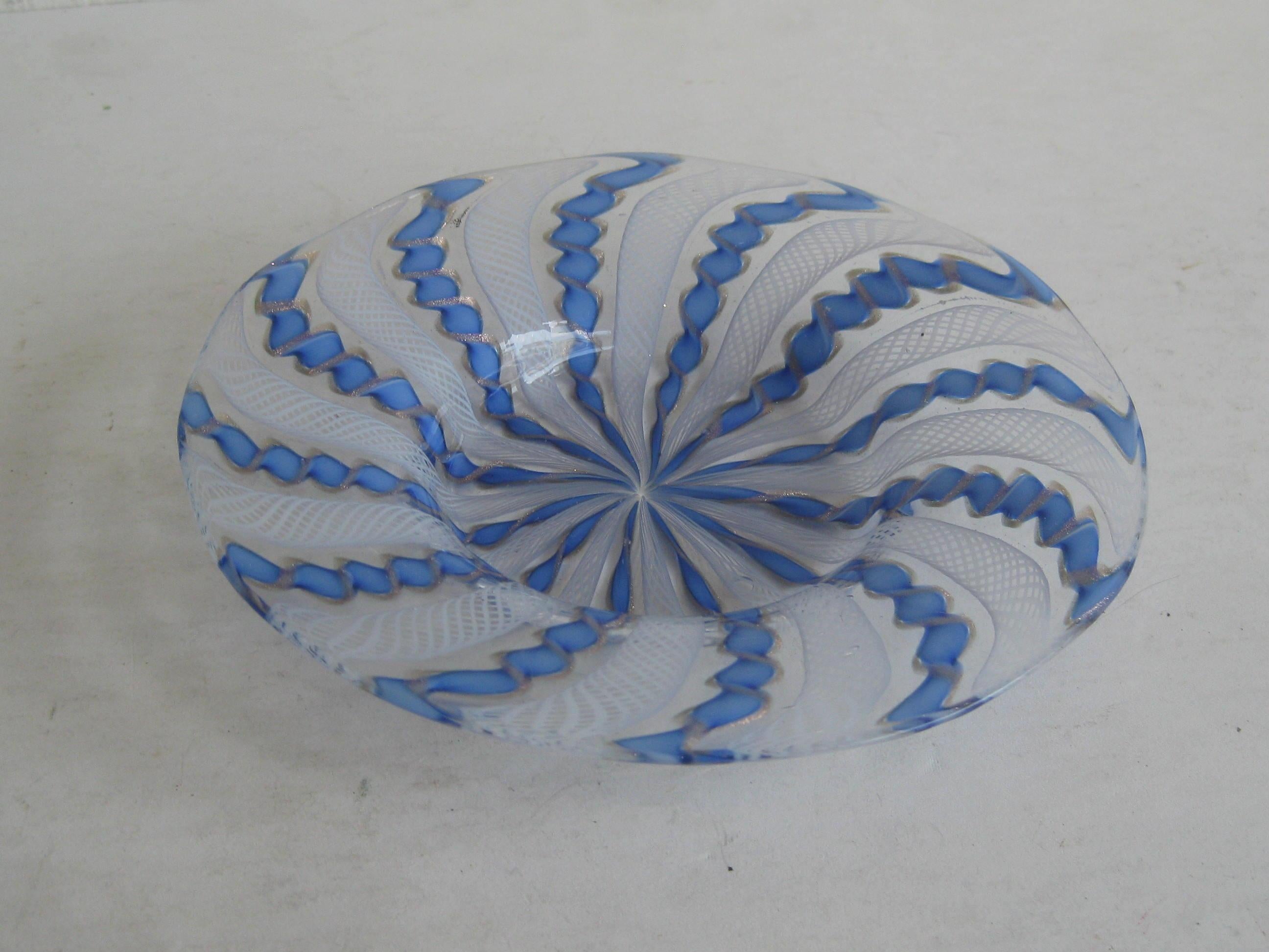 1960s Murano Venetian Art Glass Ribbon Latticino Candy Dish Bowl with Gold Flex In Excellent Condition In San Diego, CA