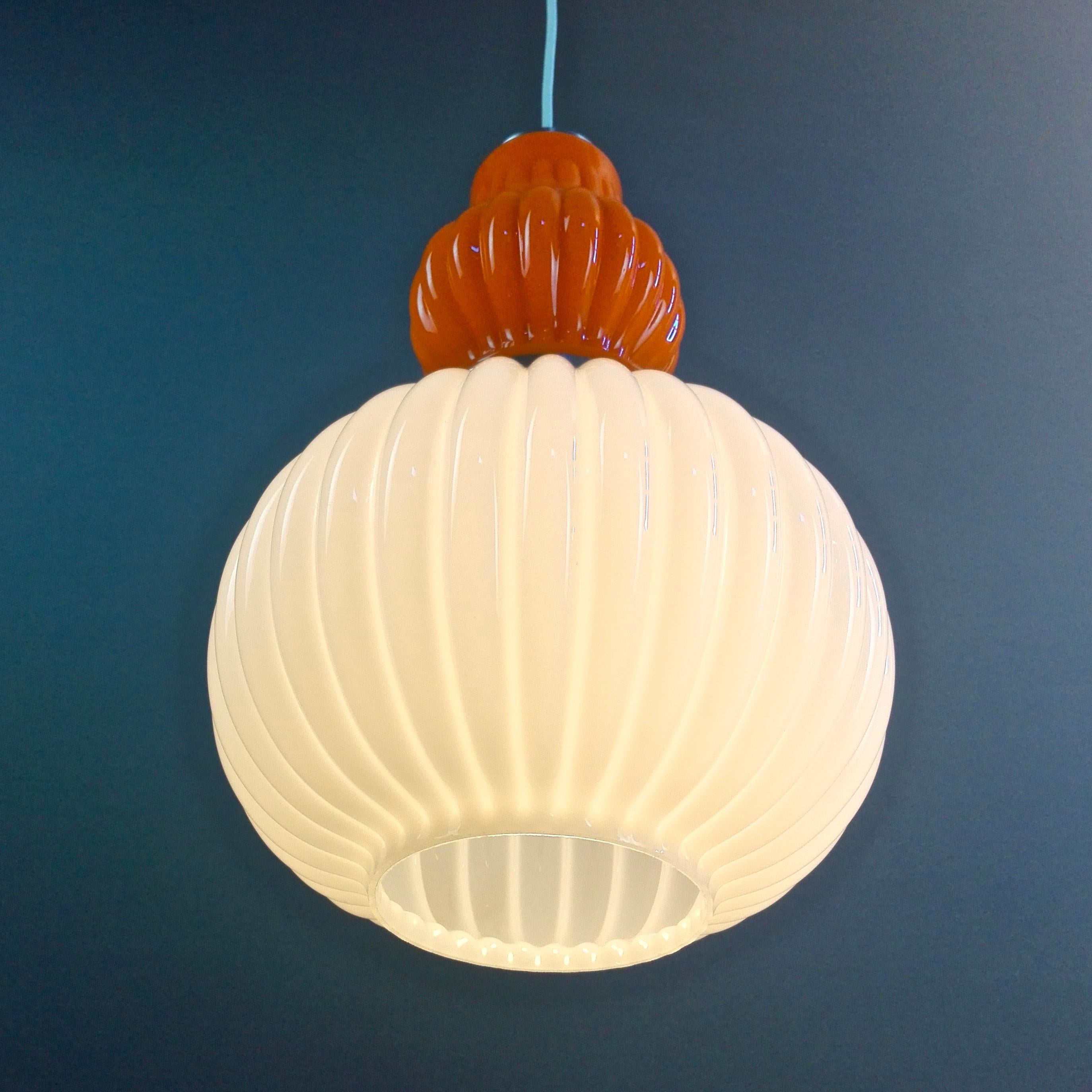 1960s Murano white and orange two-tone glass and aluminum frame pendant lamp.  In Good Condition For Sale In Caprino Veronese, VR