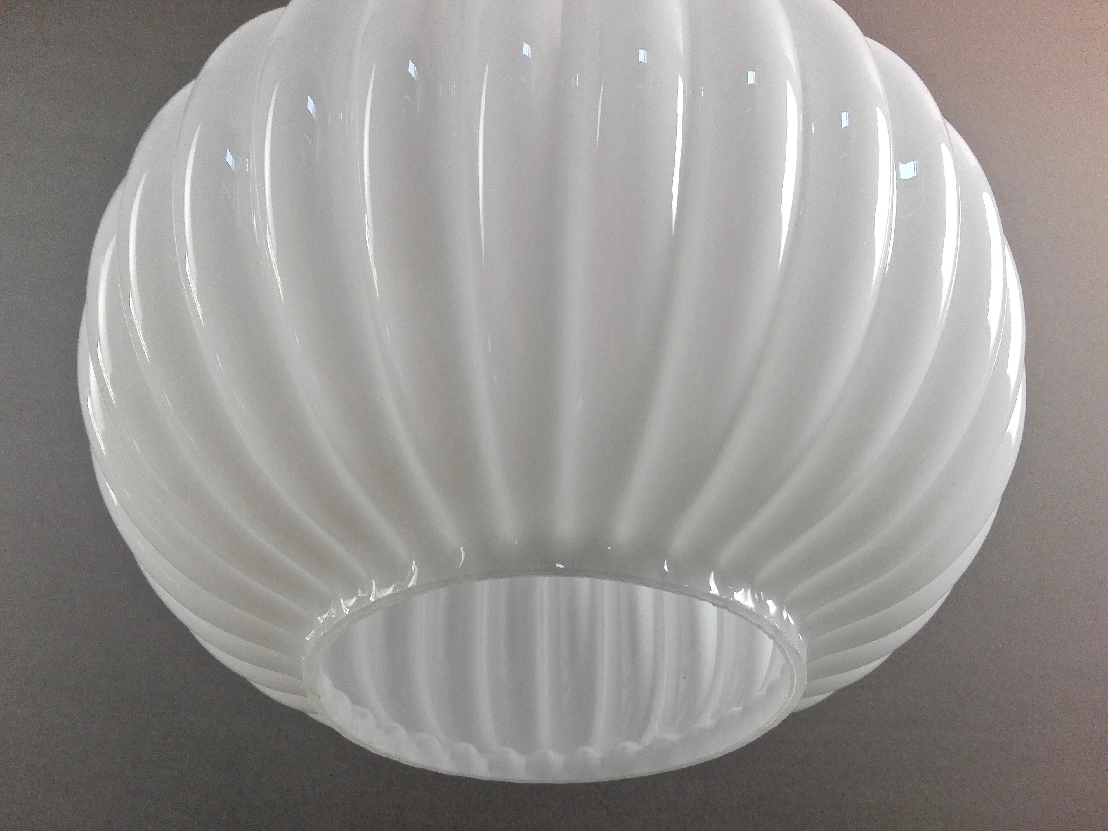 Mid-20th Century 1960s Murano white and orange two-tone glass and aluminum frame pendant lamp.  For Sale
