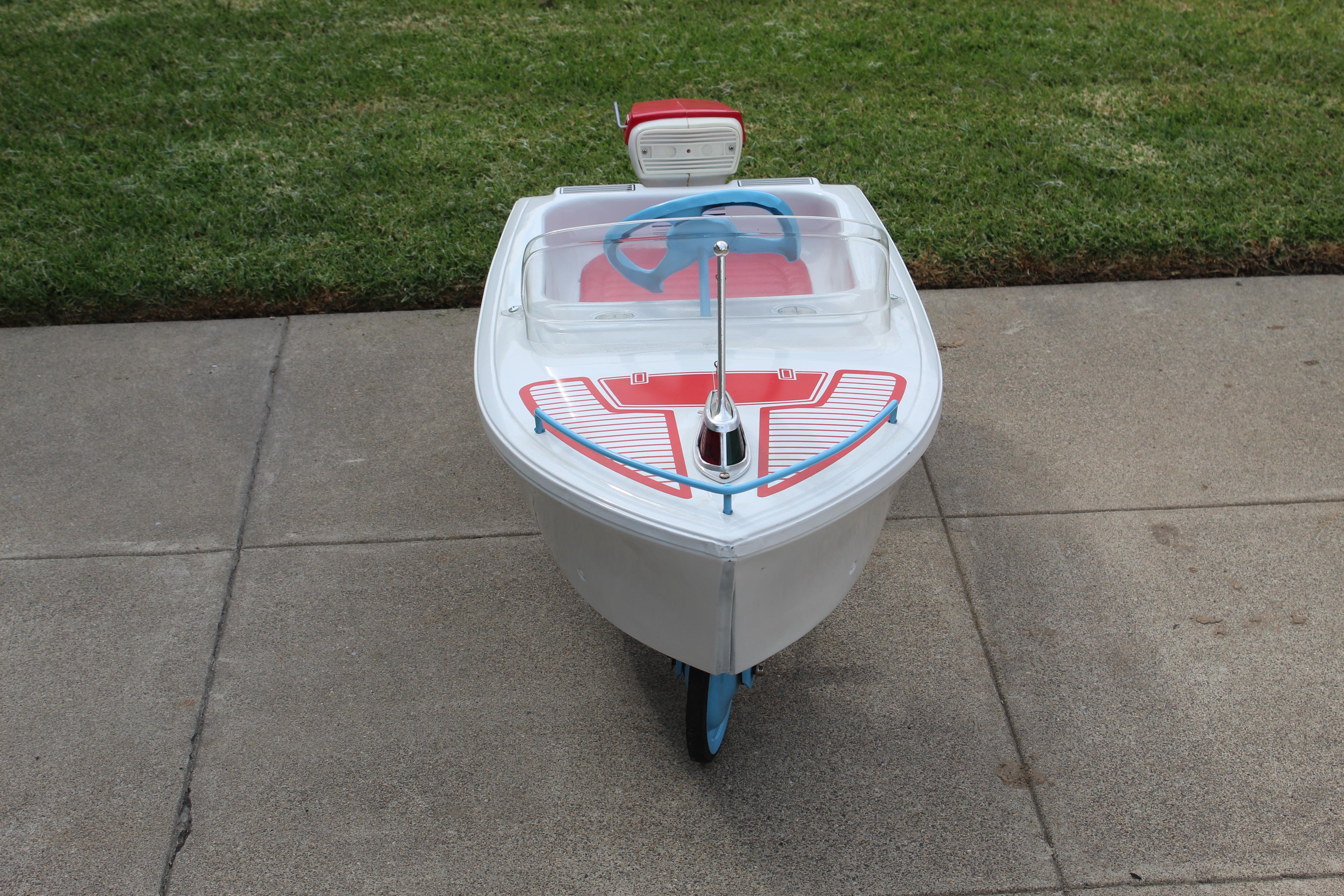1960's Murray Jolly Rogers Pedal Car / Boat with Original Motor For Sale 2