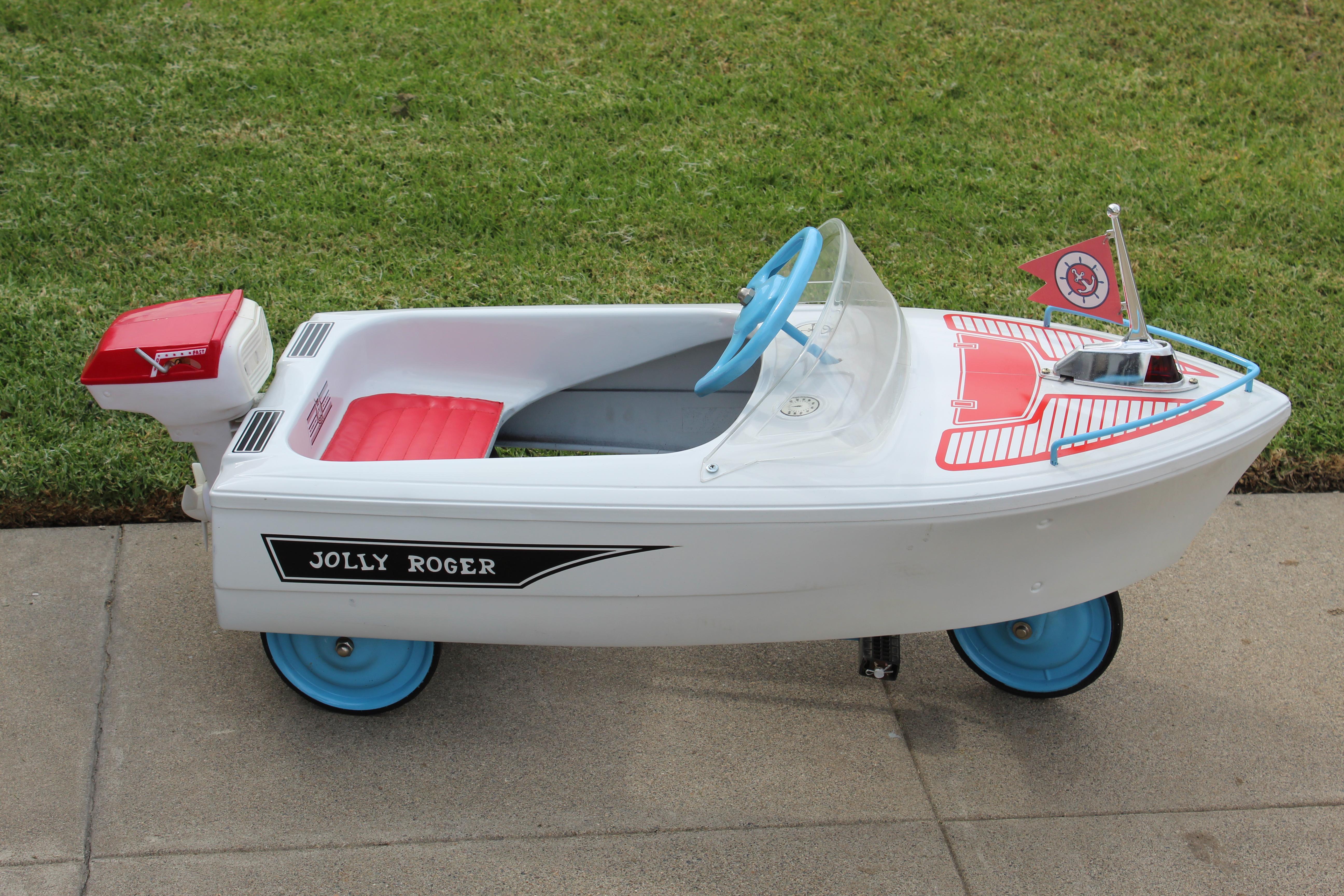 1960's Murray Jolly Rogers Pedal Car / Boat with Original Motor For Sale 3