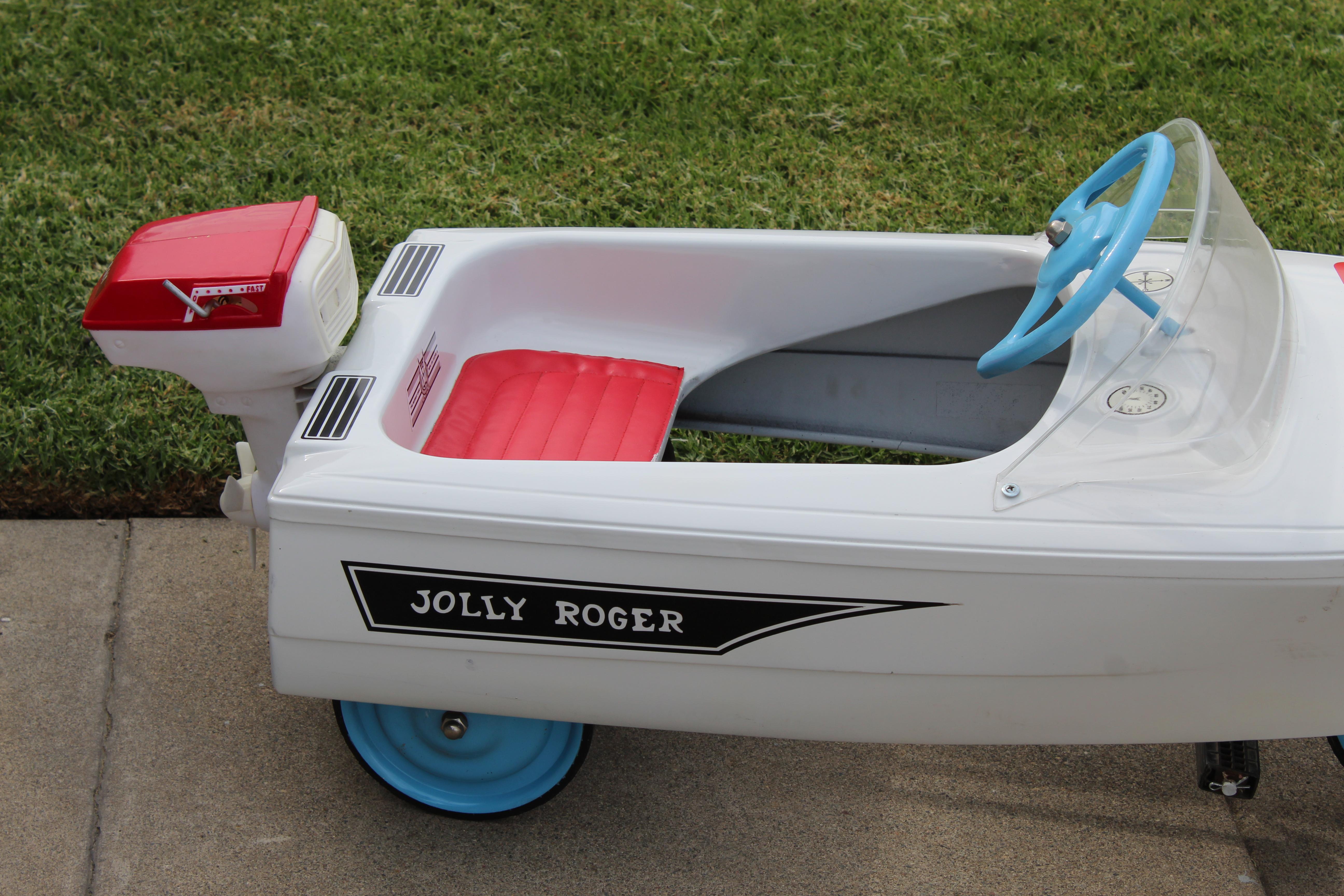 1960's Murray Jolly Rogers Pedal Car / Boat with Original Motor For Sale 4
