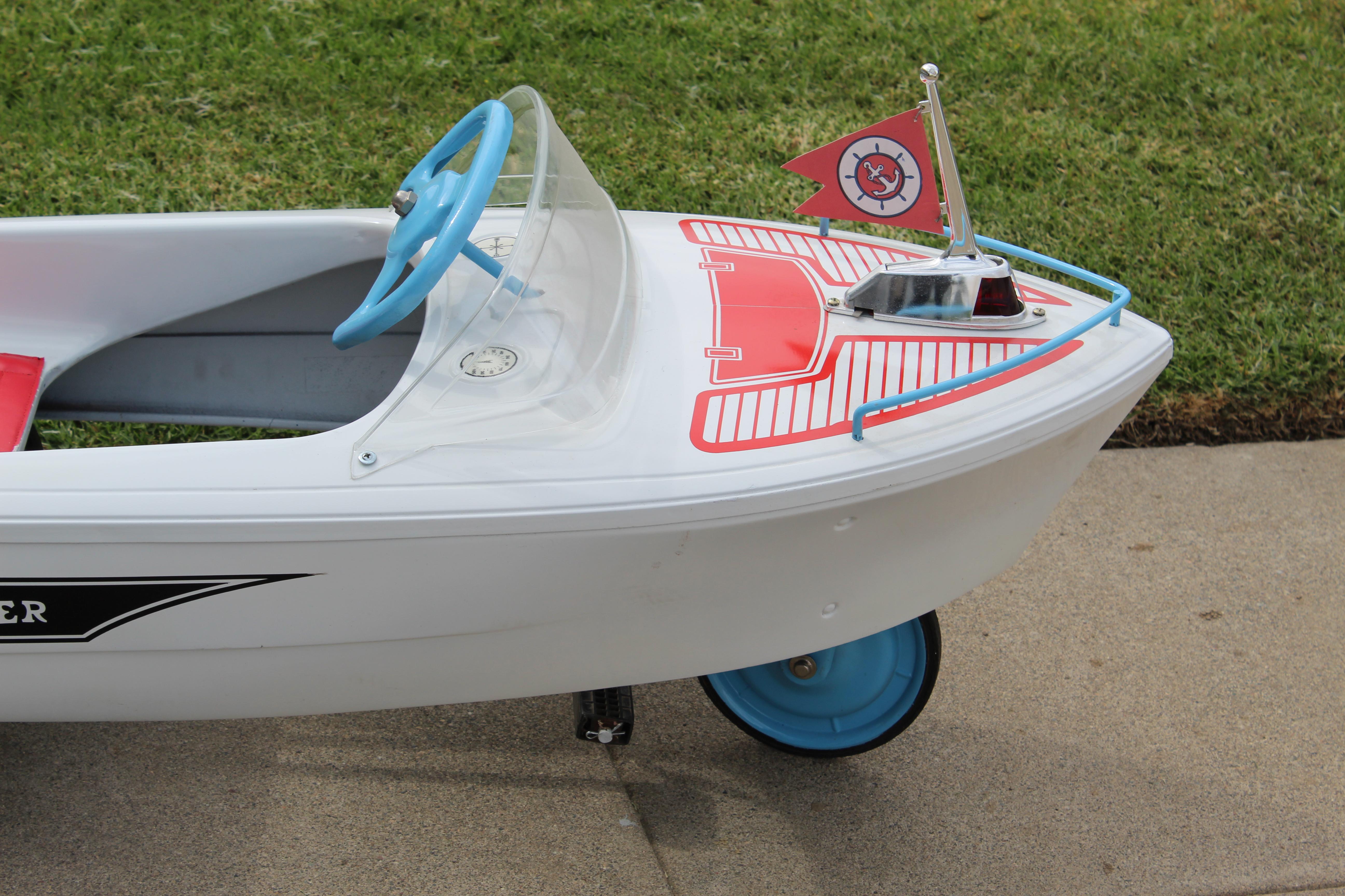 1960's Murray Jolly Rogers Pedal Car / Boat with Original Motor For Sale 5