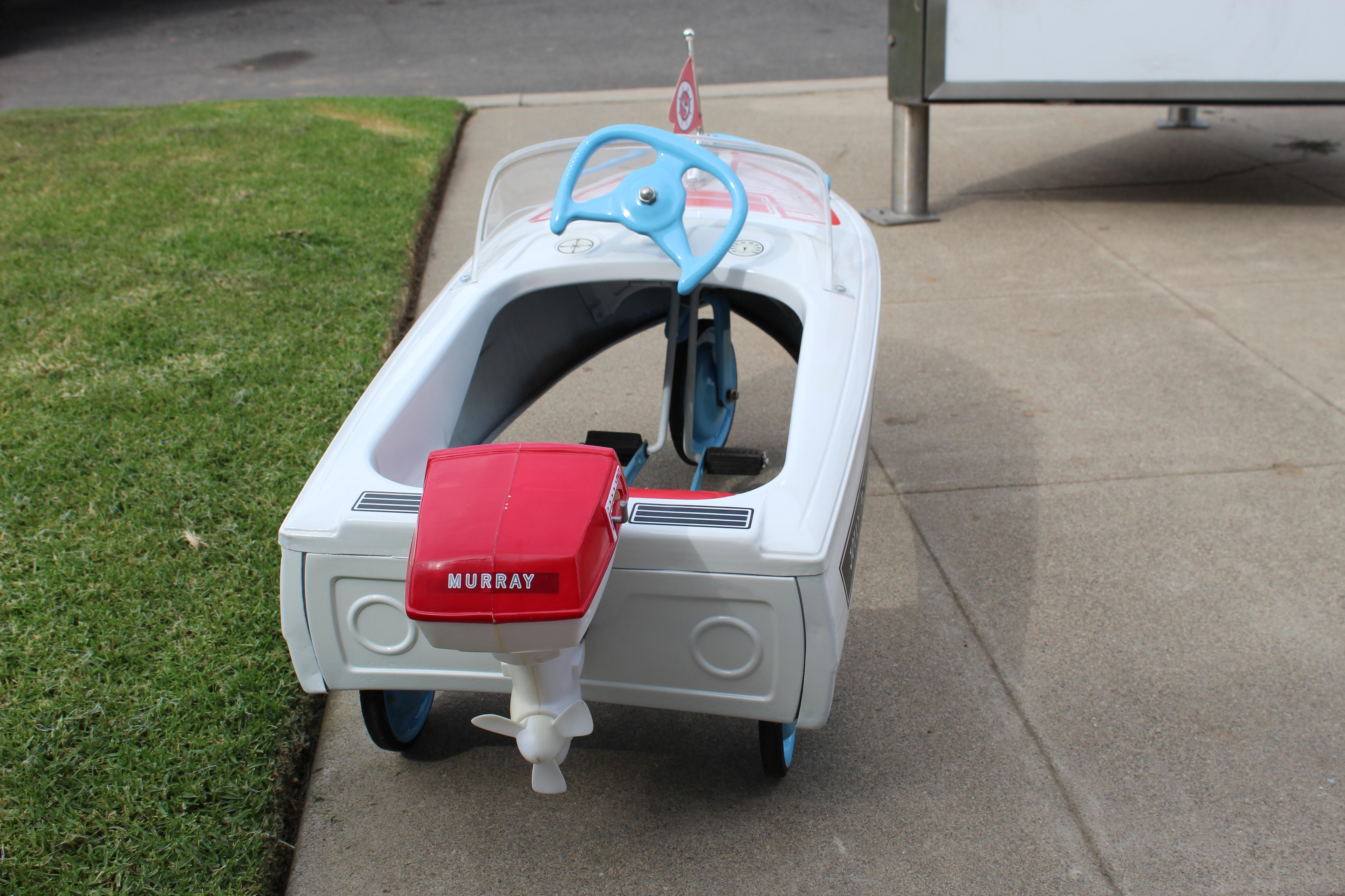 1960's Murray Jolly Rogers Pedal Car / Boat with Original Motor For Sale 10