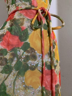 Nan Duskin - Robe fourreau en mousseline de soie imprimée « Roses d'été » avec sequins transparents, années 1960