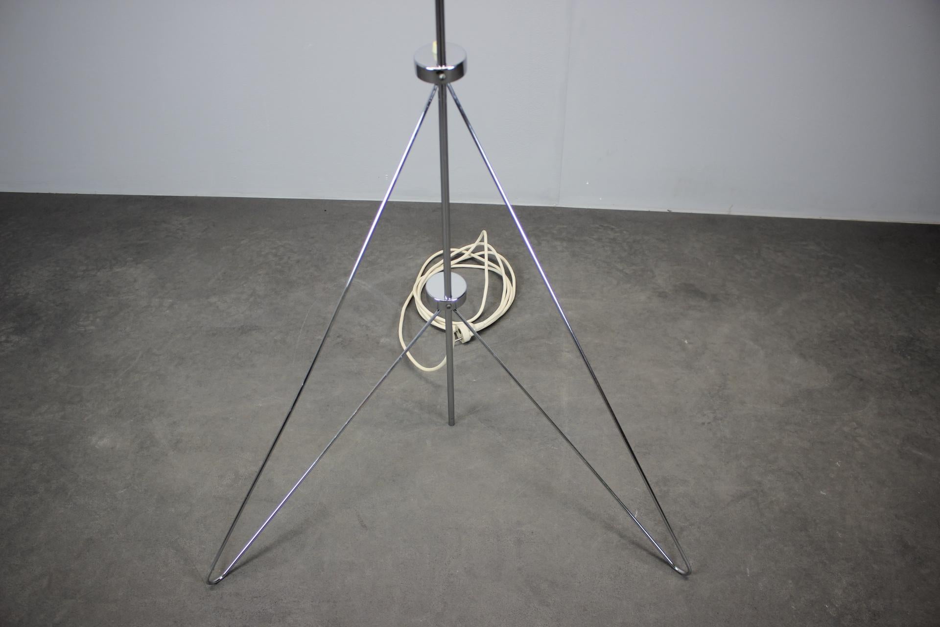 1960s Napako Giraffe Floor Lamp in Chrome by Josef Hůrka with Handmade Parchment in vendita 3