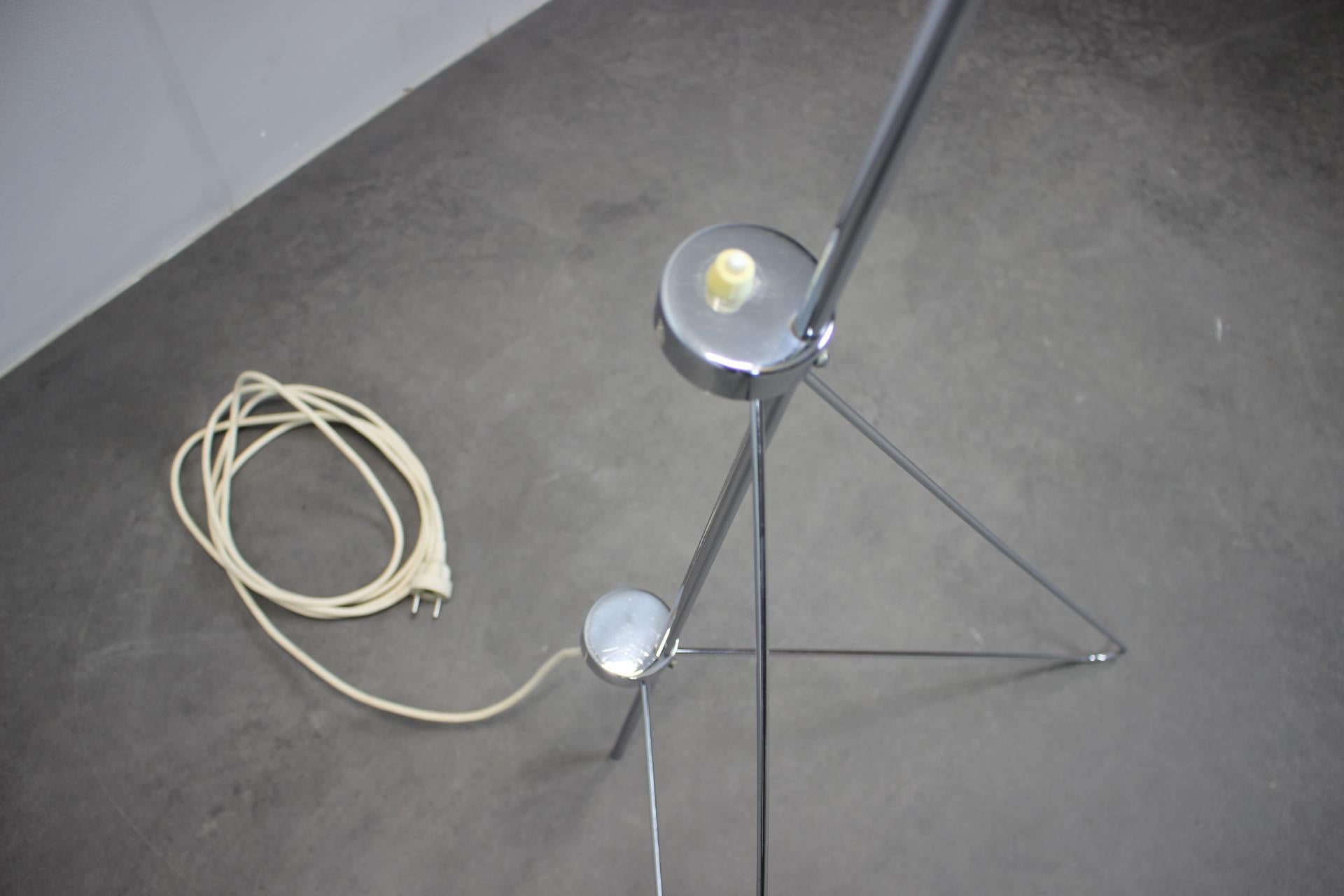 1960s Napako Giraffe Floor Lamp in Chrome by Josef Hůrka with Handmade Parchment in vendita 4