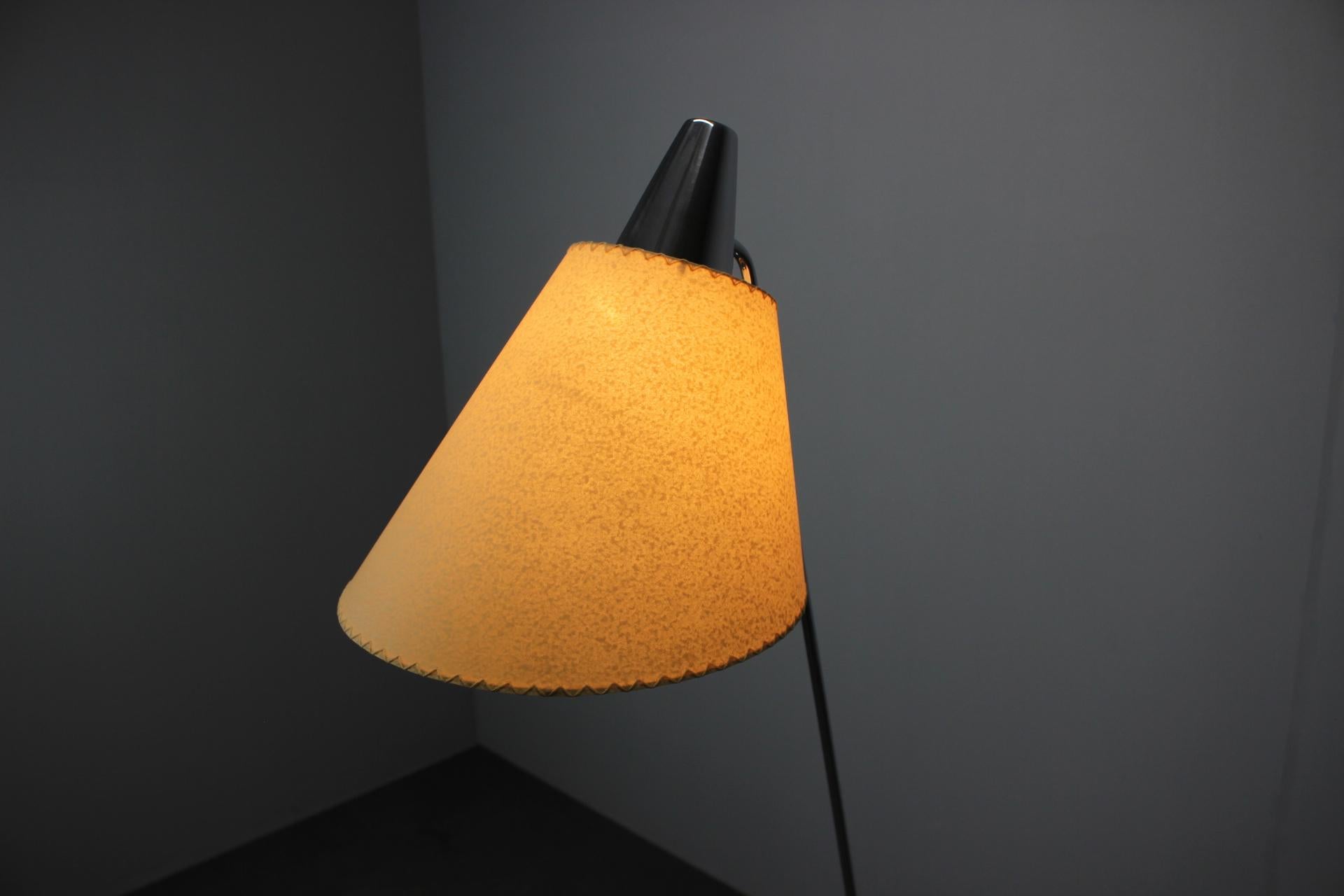 1960s Napako Giraffe Floor Lamp in Chrome by Josef Hůrka with Handmade Parchment in vendita 9