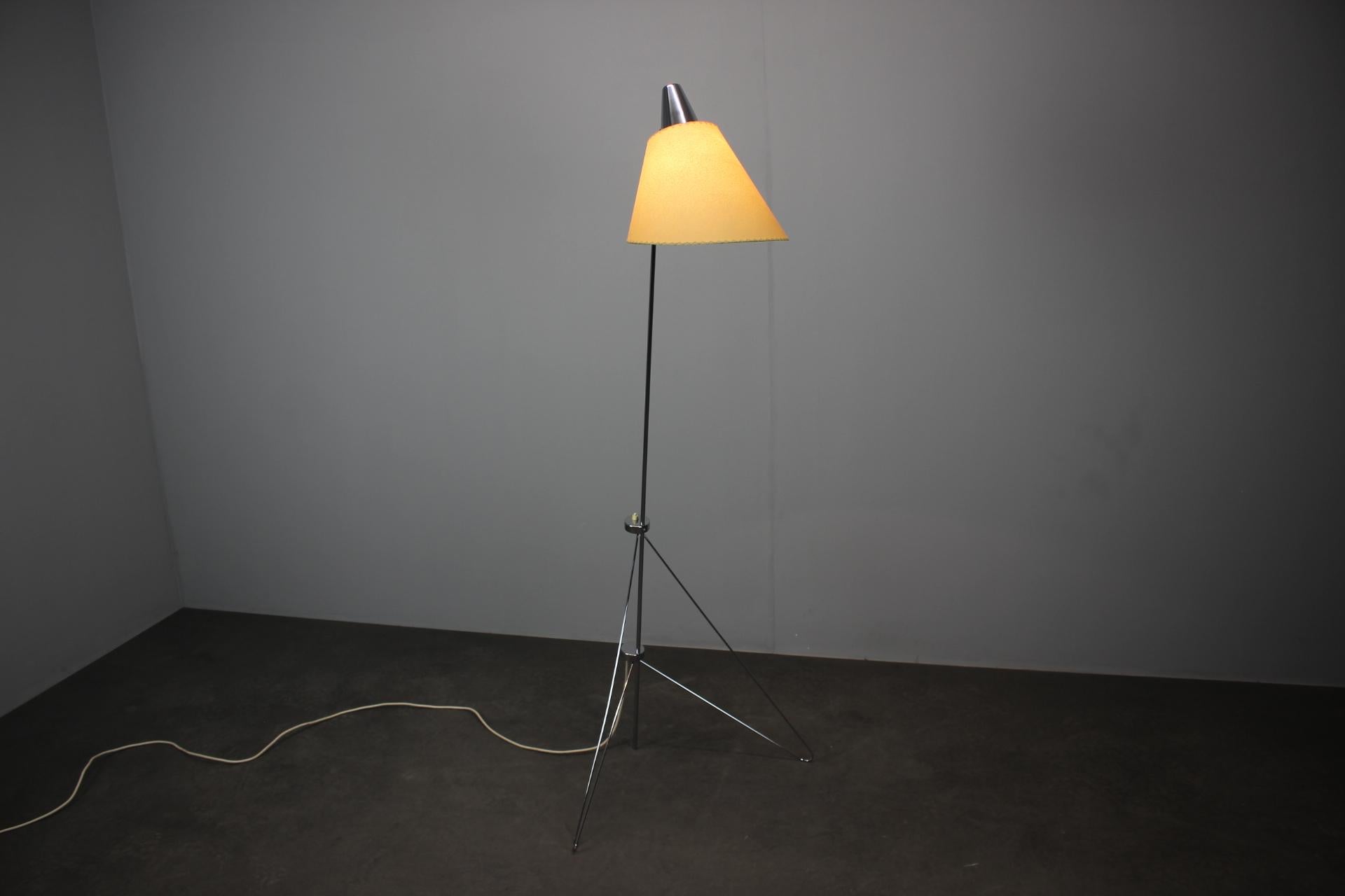 1960s Napako Giraffe Floor Lamp in Chrome by Josef Hůrka with Handmade Parchment in vendita 12