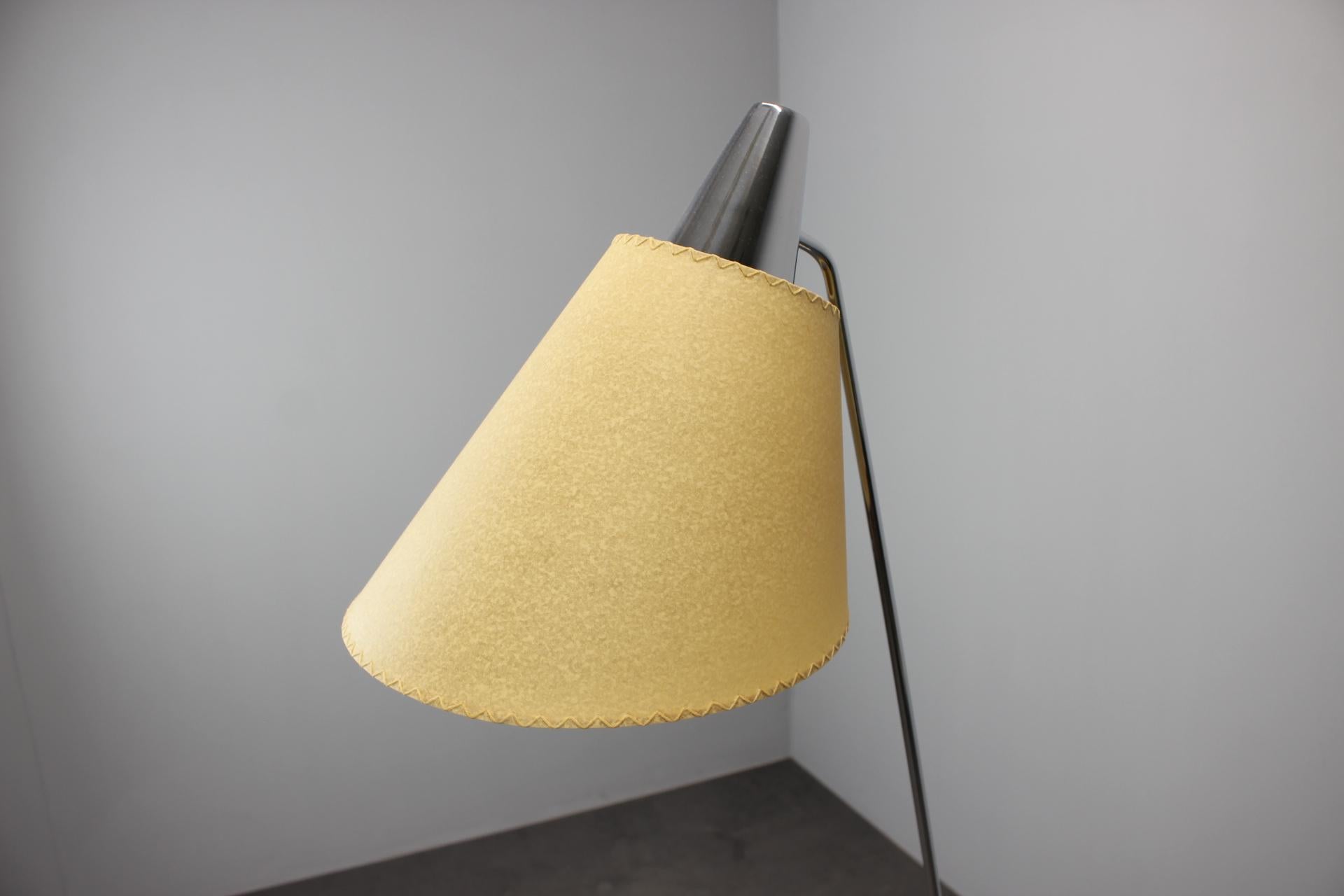 Ceco 1960s Napako Giraffe Floor Lamp in Chrome by Josef Hůrka with Handmade Parchment in vendita