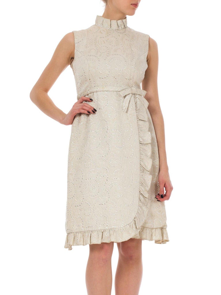 1960S NAT KAPLAN White & Silver Rayon/Lurex Matelassé Mod Ruffled Wrap Skirt Cocktail Dress