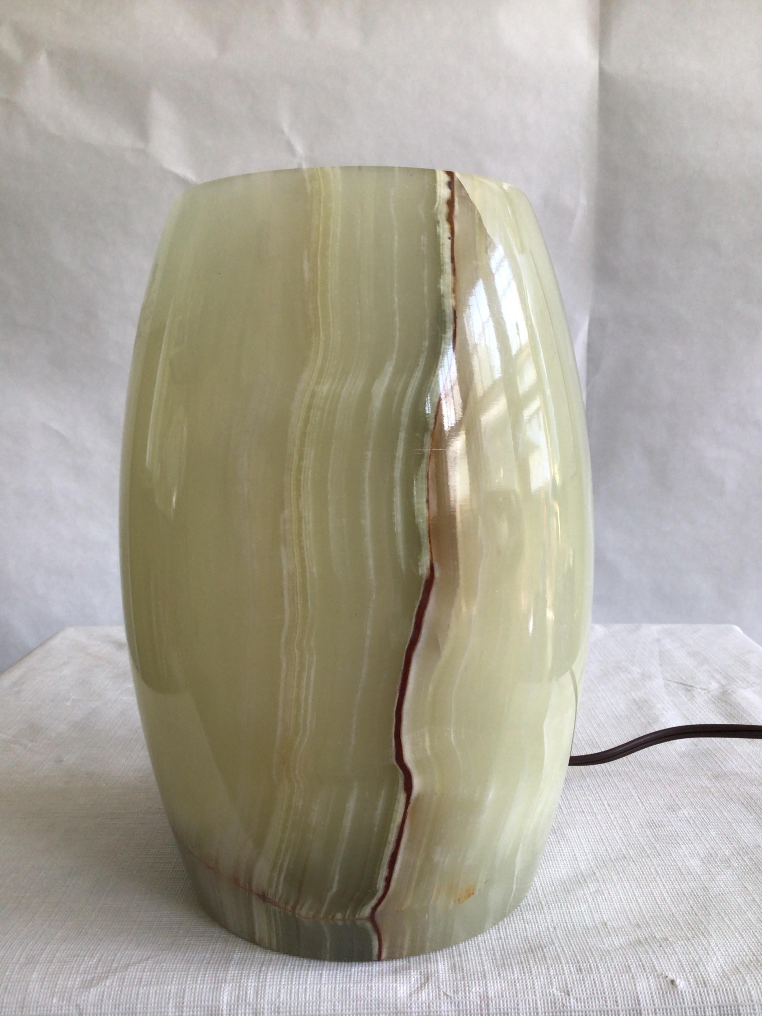 Carved 1960s Natural Onyx Stone Tabletop Lamp For Sale