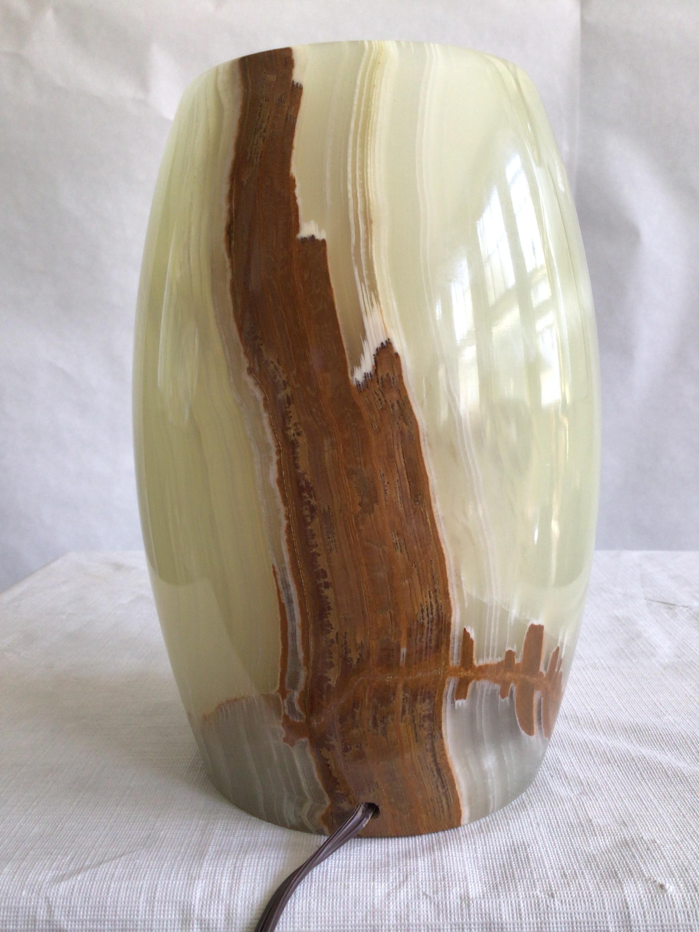 1960s Natural Onyx Stone Tabletop Lamp In Good Condition For Sale In Tarrytown, NY