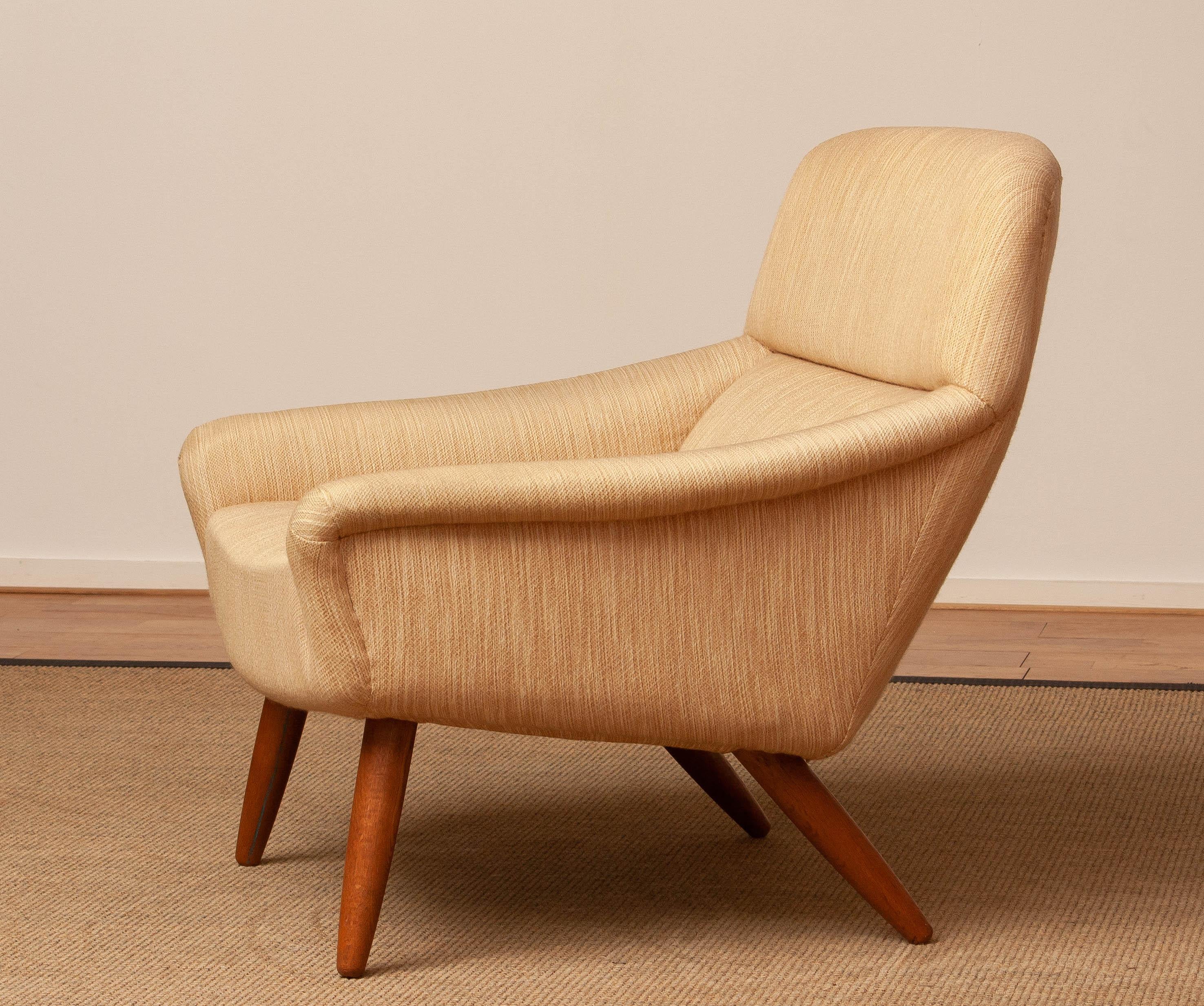1960s Natural Wool and Oak Lounge Chair von Leif Hansen für Kronen in Dänemark im Angebot 3