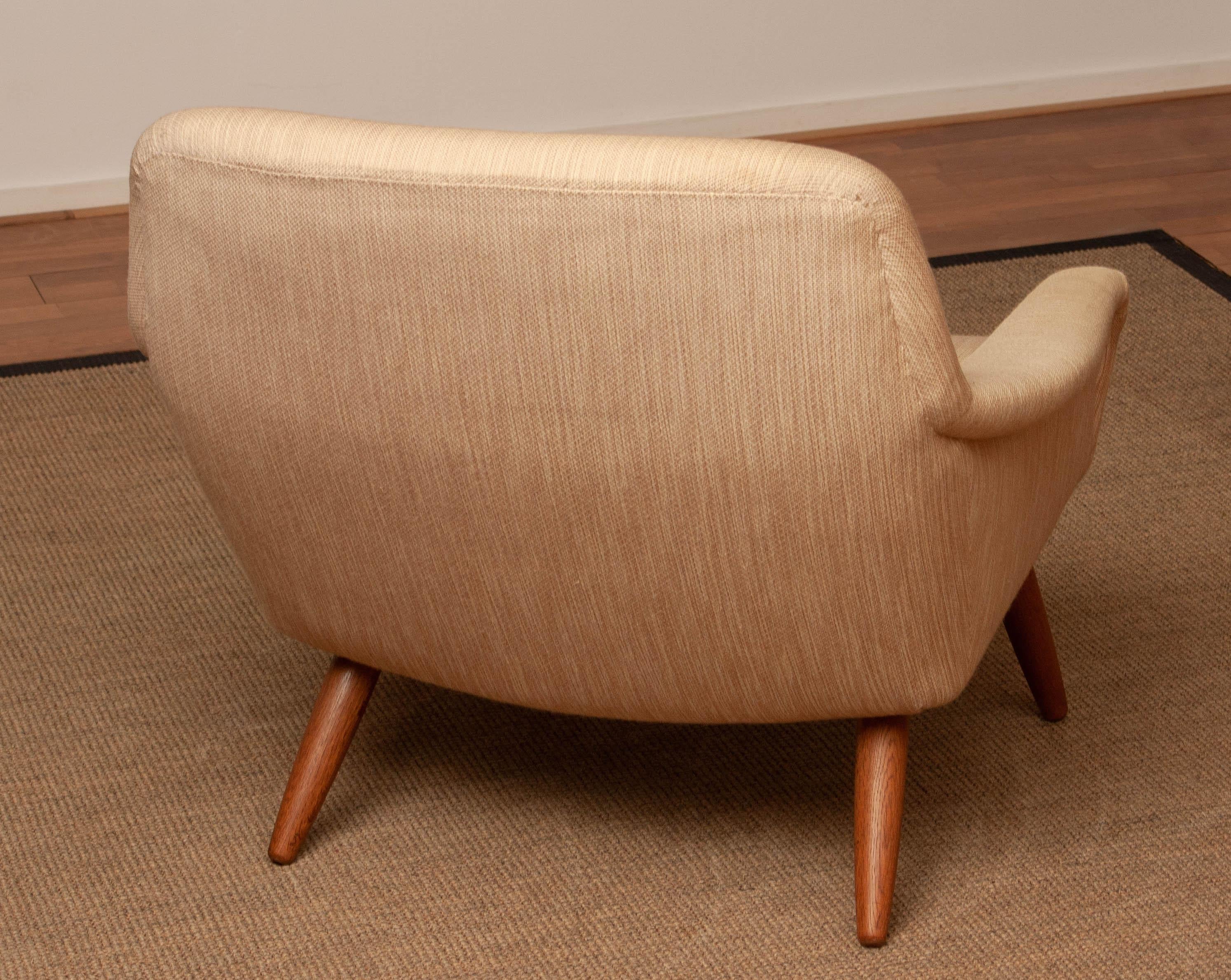 1960s Natural Wool and Oak Lounge Chair von Leif Hansen für Kronen in Dänemark (Mitte des 20. Jahrhunderts) im Angebot