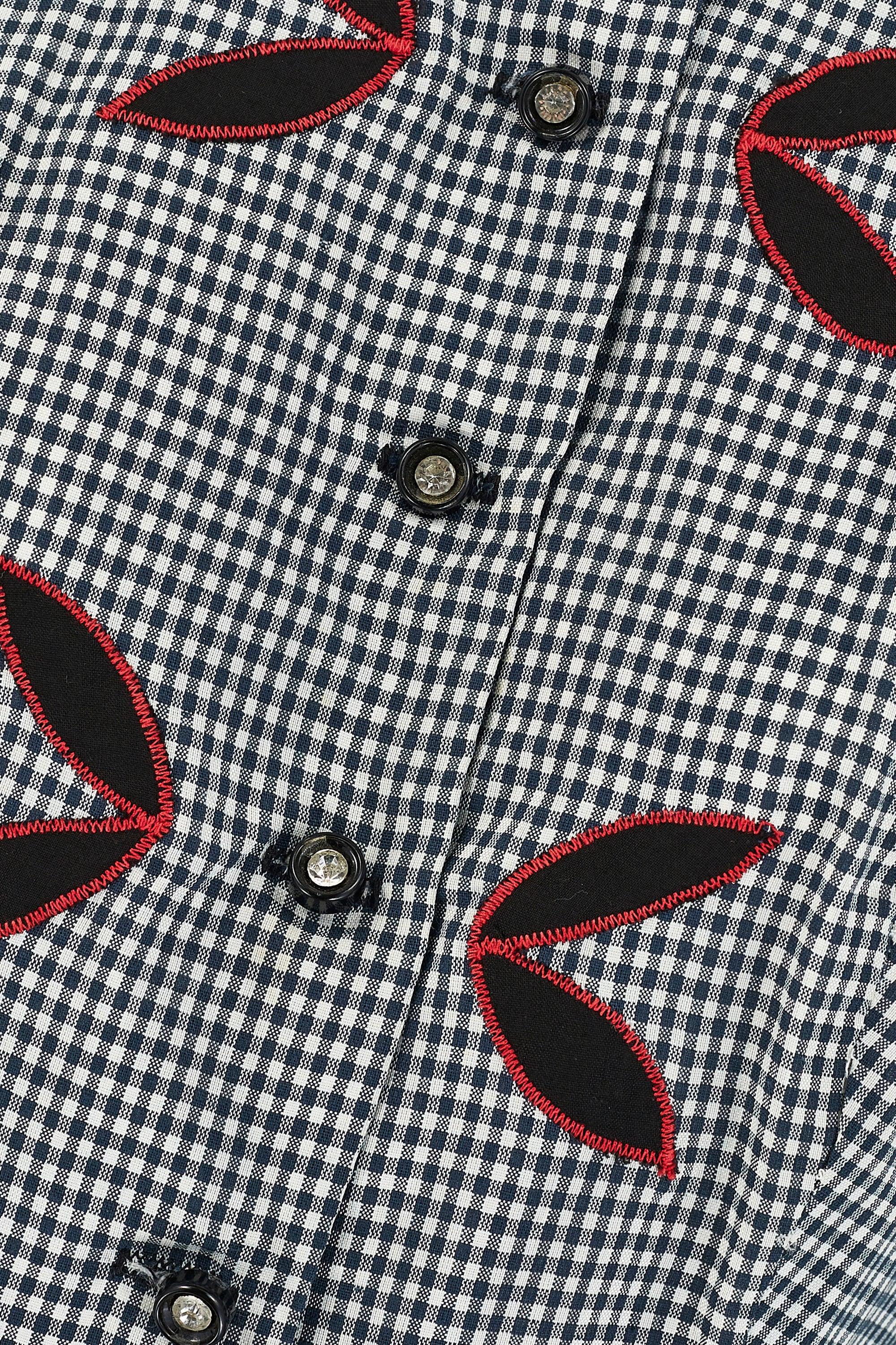 1960s Navy and White Gingham Shirtwaister Dress with Applique In Excellent Condition For Sale In London, GB