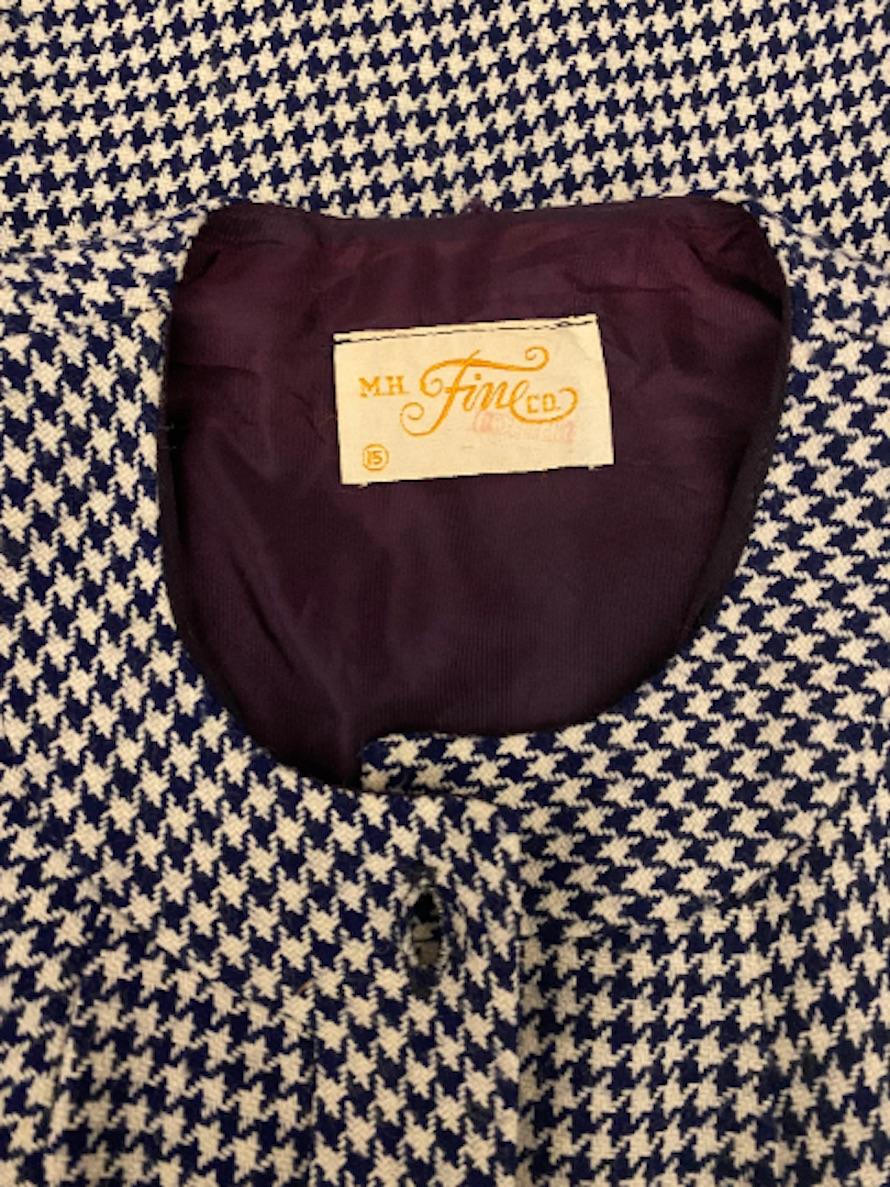 Vestido trapecio de lana de pata de gallo azul marino y blanco de los años 60 en venta 2