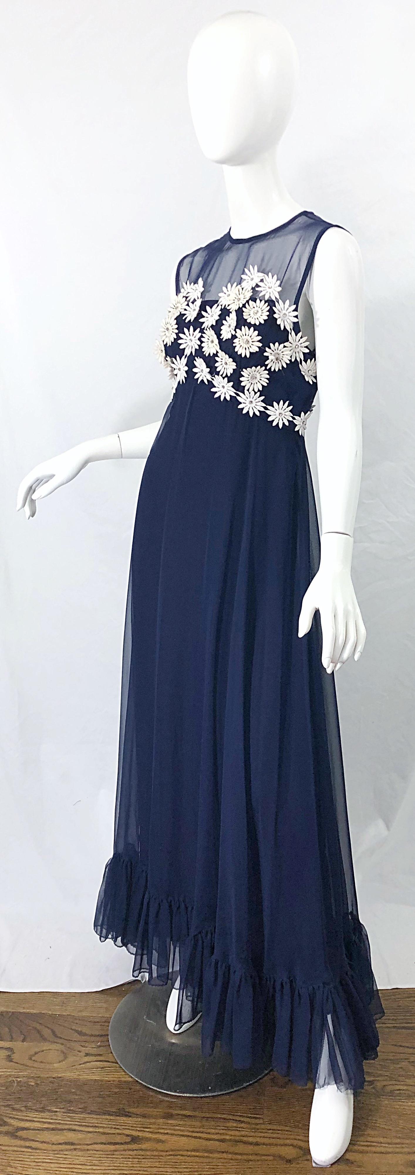 Robe longue vintage des années 1960 en mousseline de soie bleu marine avec fleurs en strass Pour femmes en vente