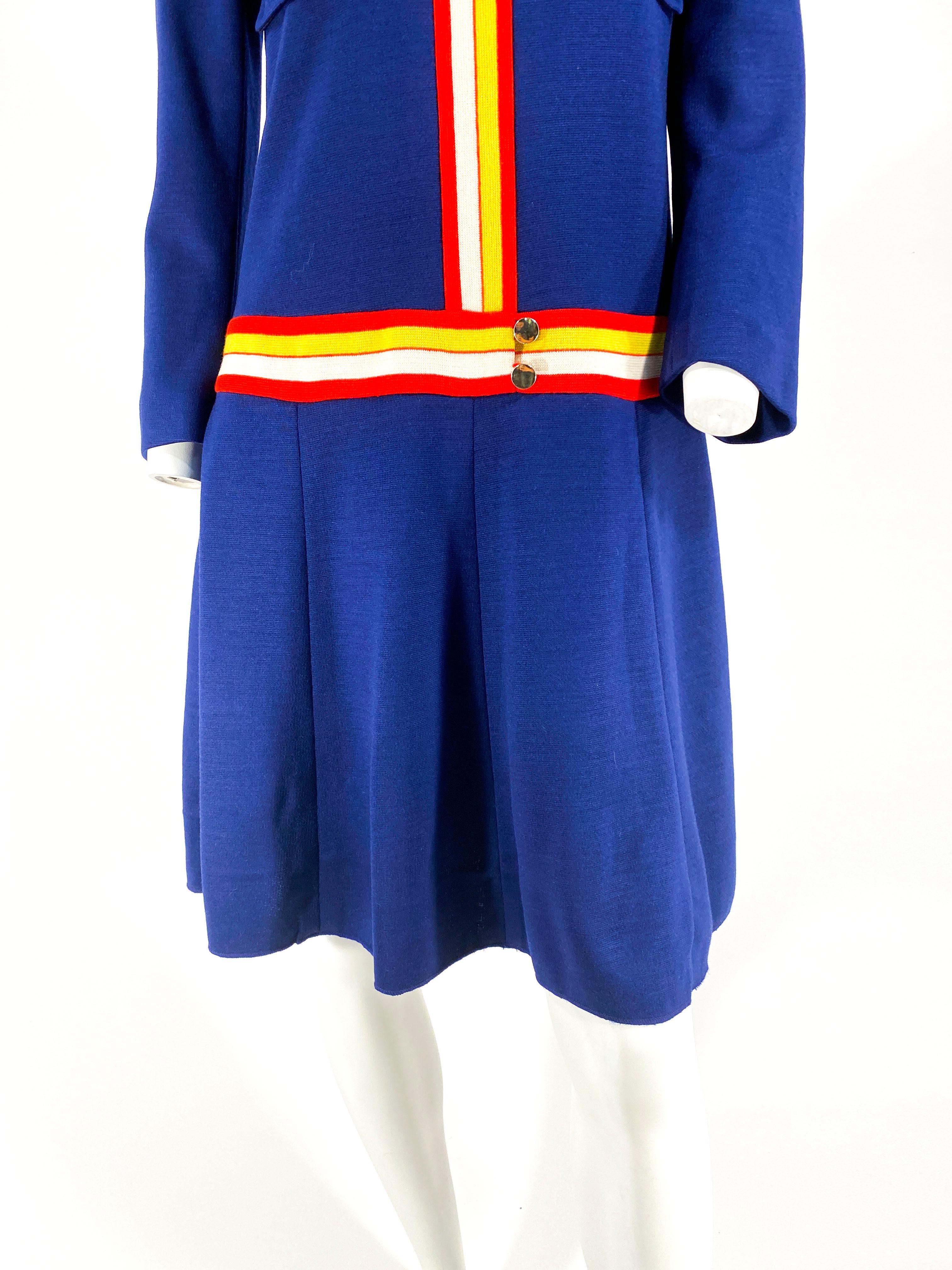 Violet Robe en maille moderne bleu marine des années 1960  en vente