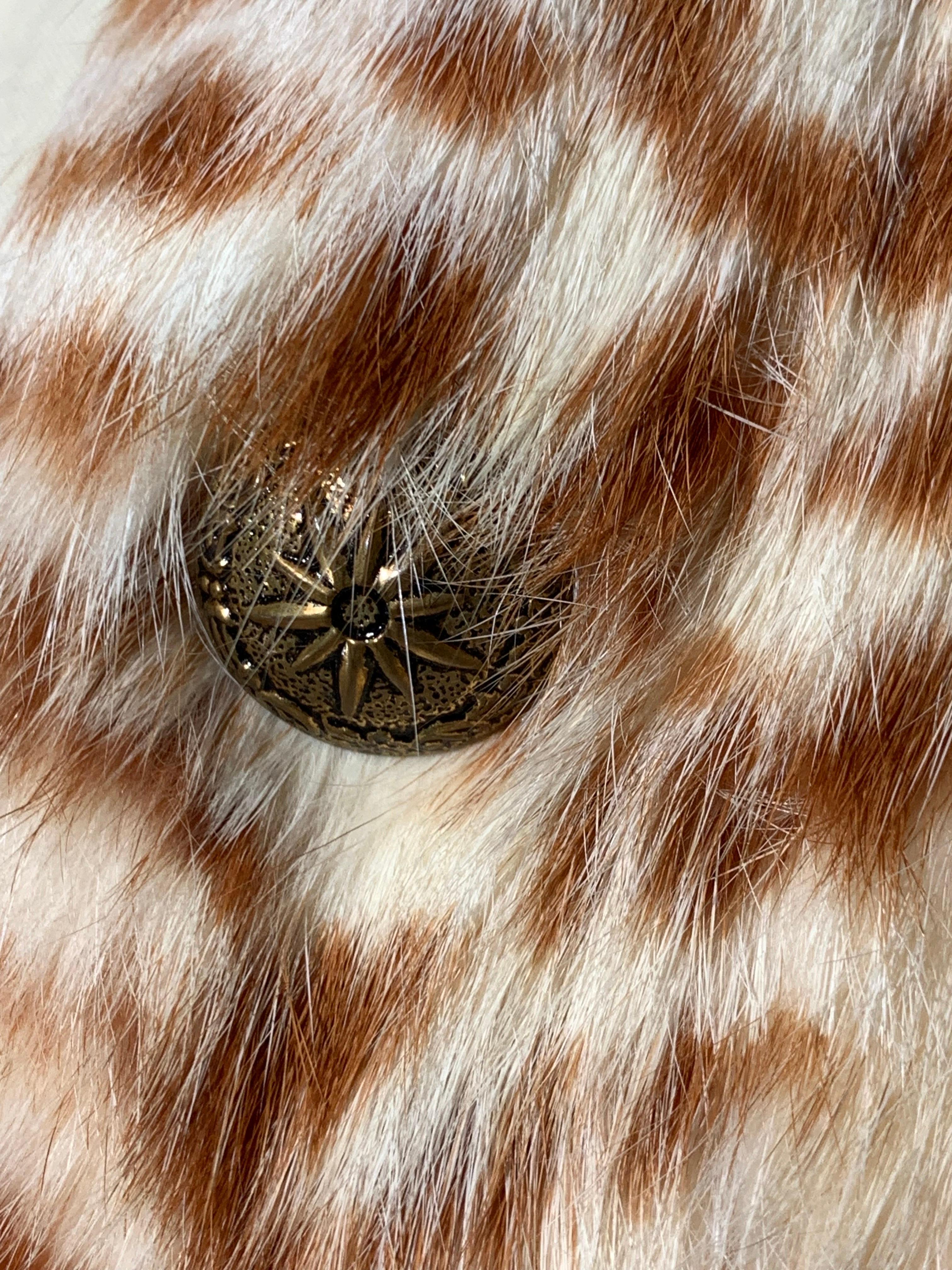 1960er Neiman Marcus Fawn-Stenciled Kaninchen Pelz Gilet Weste w dekorative Knöpfe im Angebot 2