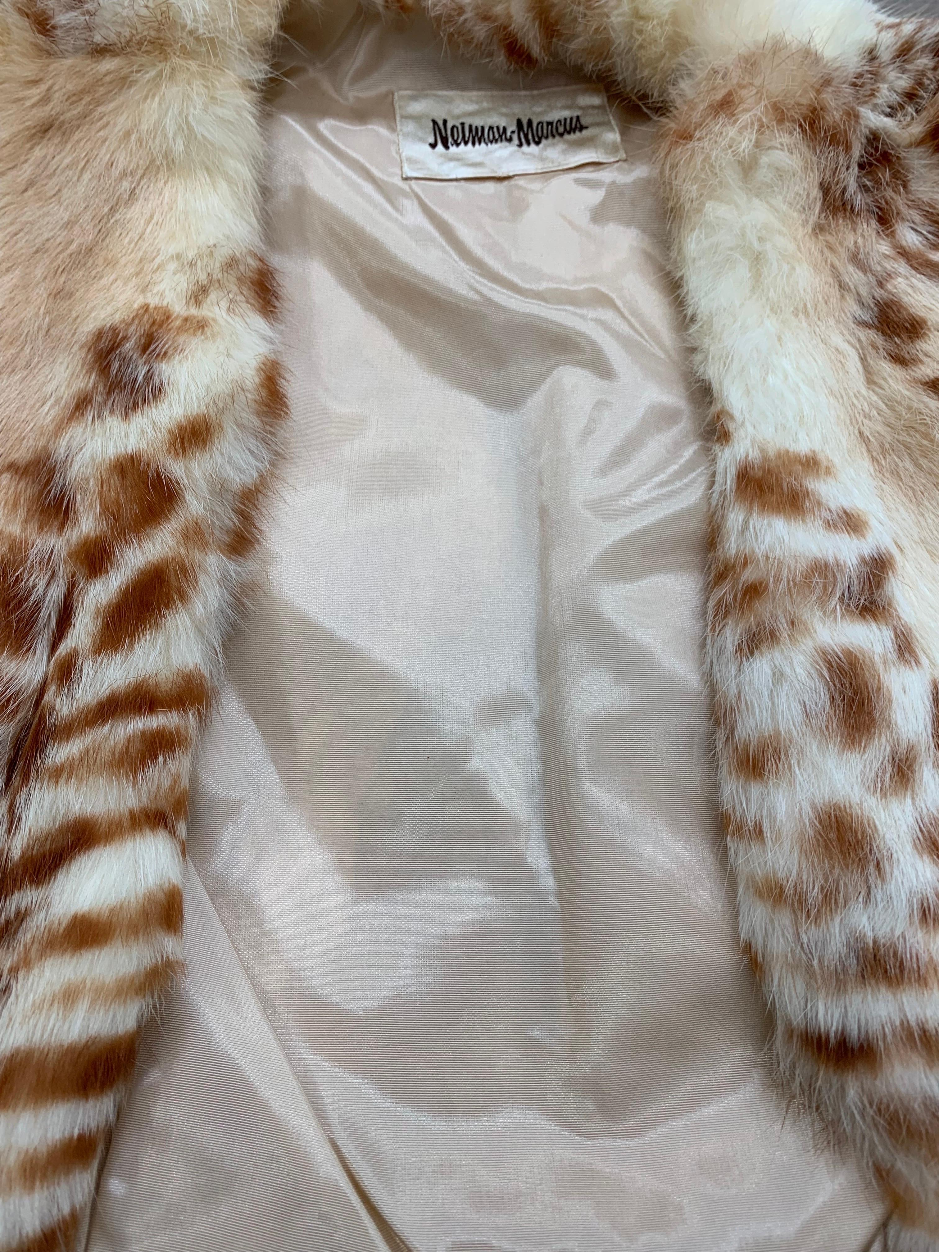 1960er Neiman Marcus Fawn-Stenciled Kaninchen Pelz Gilet Weste w dekorative Knöpfe im Angebot 3
