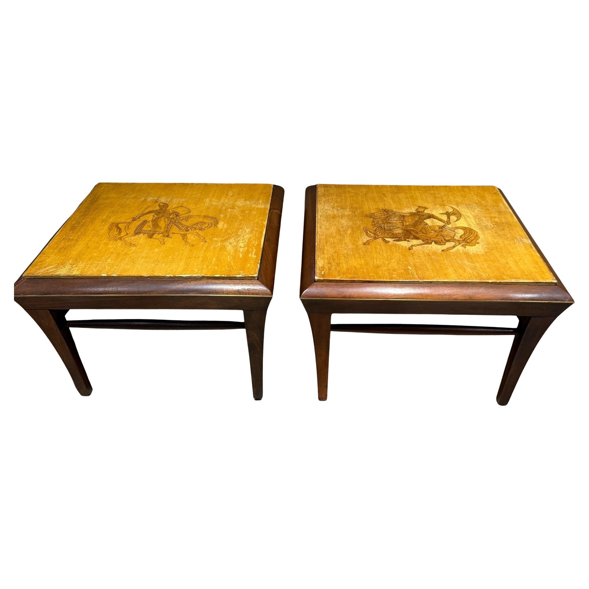 1960s Table d'appoint néoclassique peinte à la main Acajou Peau de chèvre en vente