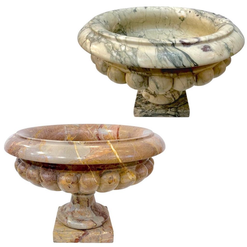 1960er Jahre Neoklassische italienische Tazza-Schale aus beigefarbenem Marmor mit grün-rosa Adern im Angebot 1