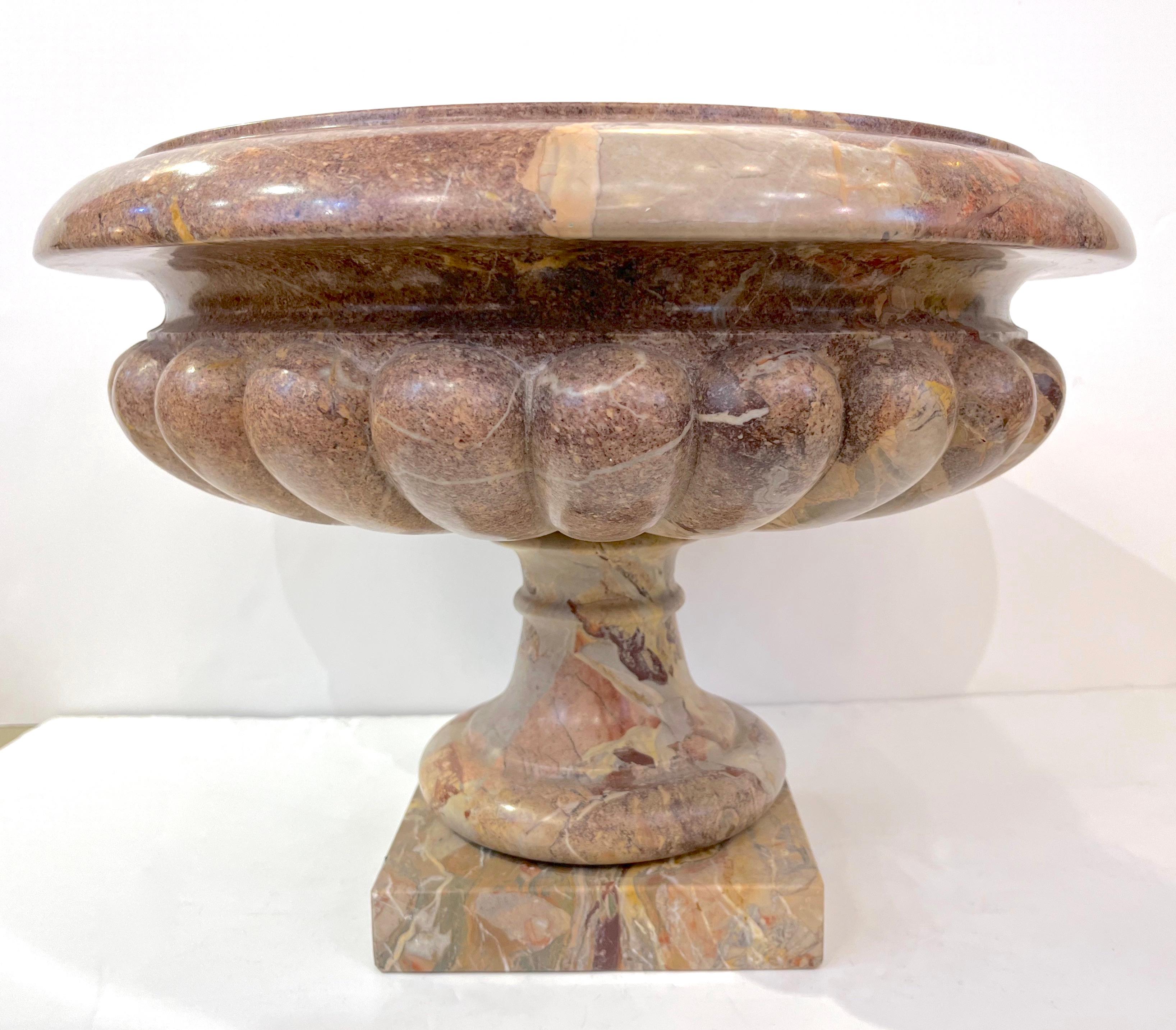 1960 Neoclassical Italian Carved Pink Red Marble Big Tazza Bowl with White Veins For Sale 5
