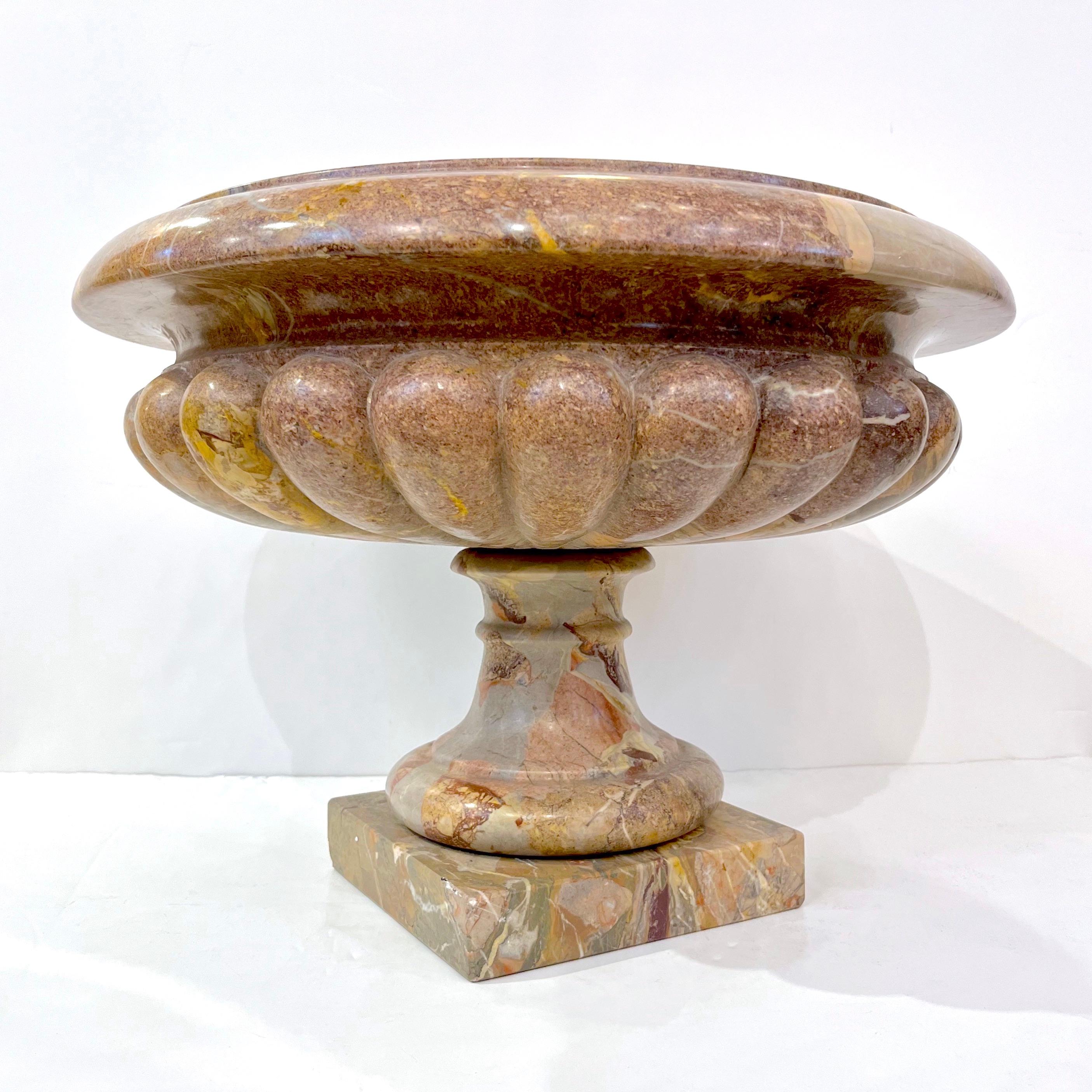 1960 Neoclassical Italian Carved Pink Red Marble Big Tazza Bowl with White Veins For Sale 7