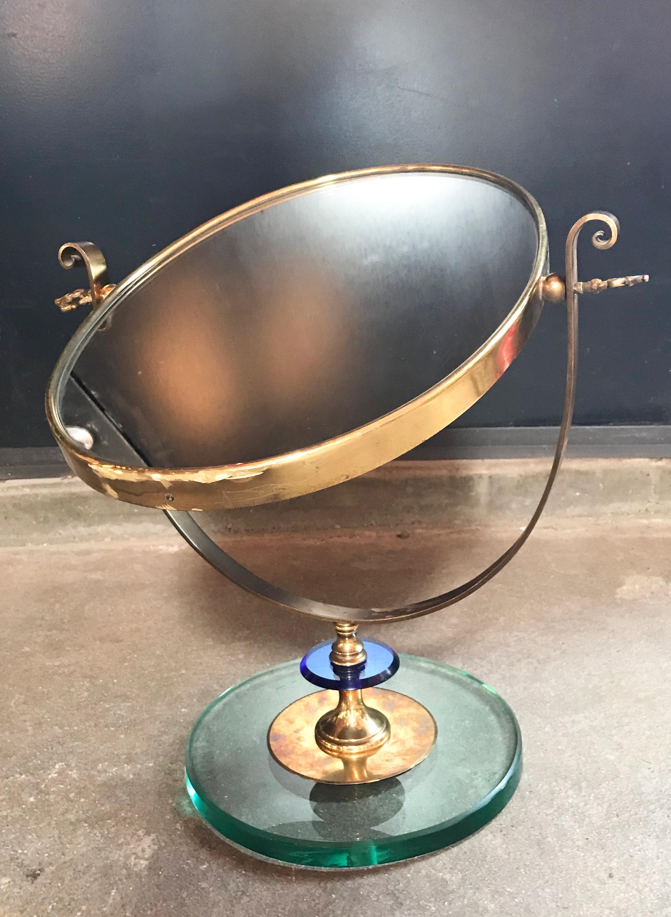 1960s Neoclassical Italian Midcentury Brass Italy Table Vanity Mirror In Good Condition In Los Angeles, CA