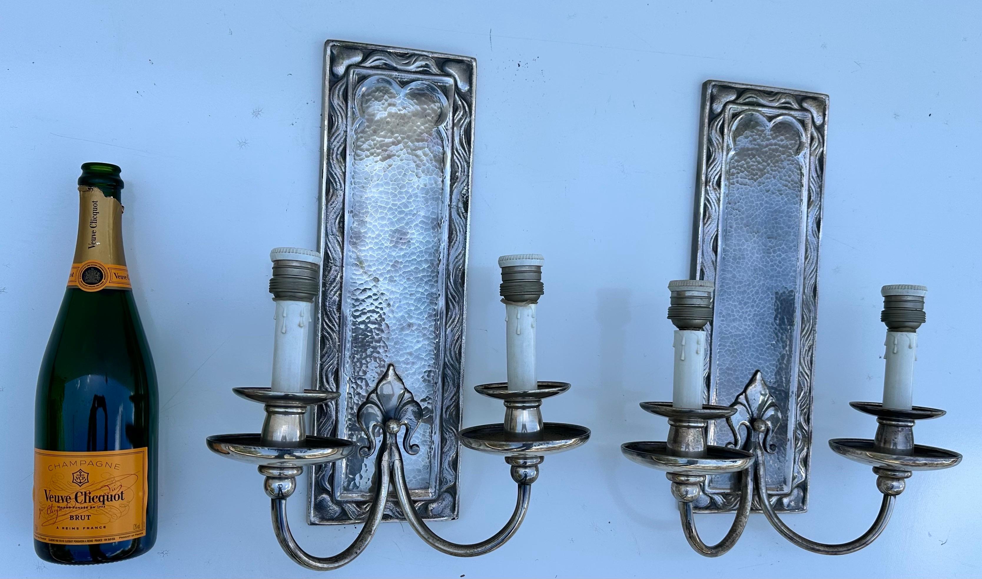 Appliques françaises néoclassiques nickelées des années 1960, 2 paires disponibles en vente 3
