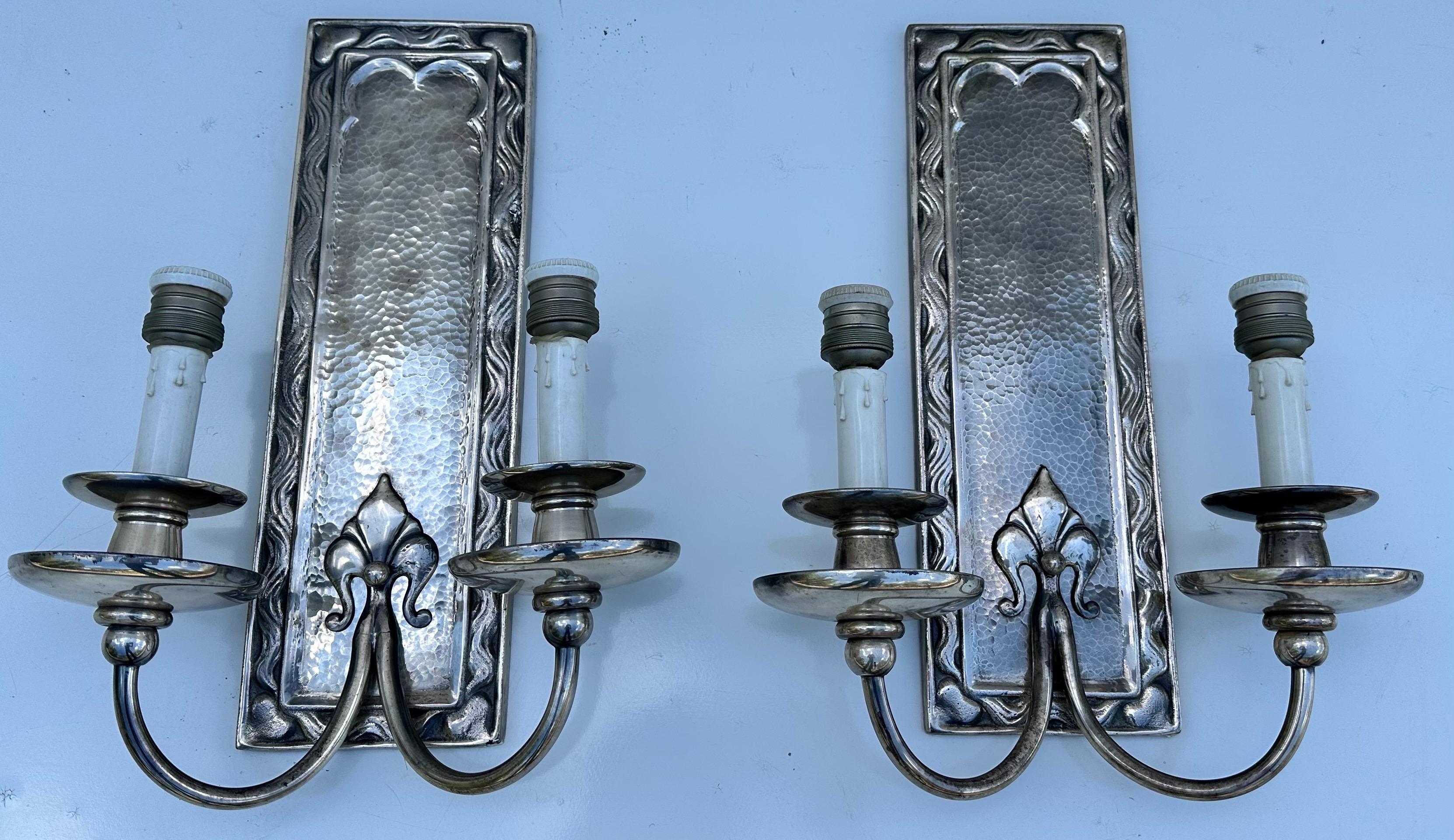 Appliques françaises néoclassiques nickelées des années 1960, 2 paires disponibles en vente 4