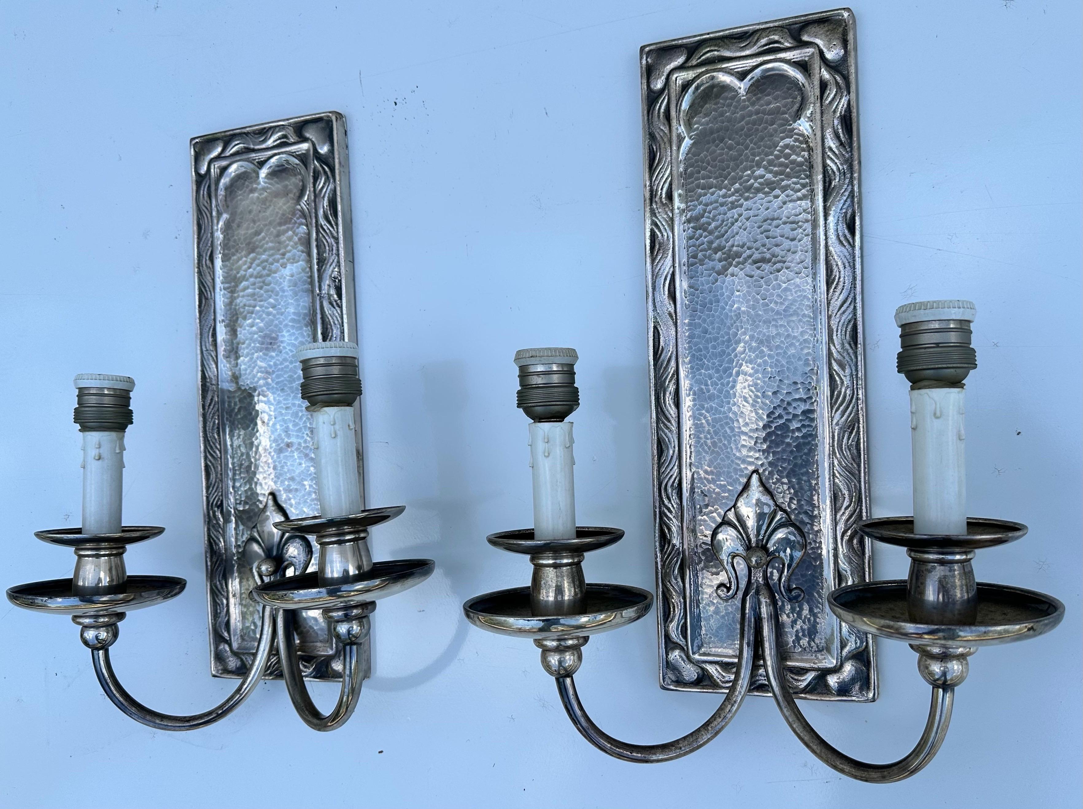 Français Appliques françaises néoclassiques nickelées des années 1960, 2 paires disponibles en vente