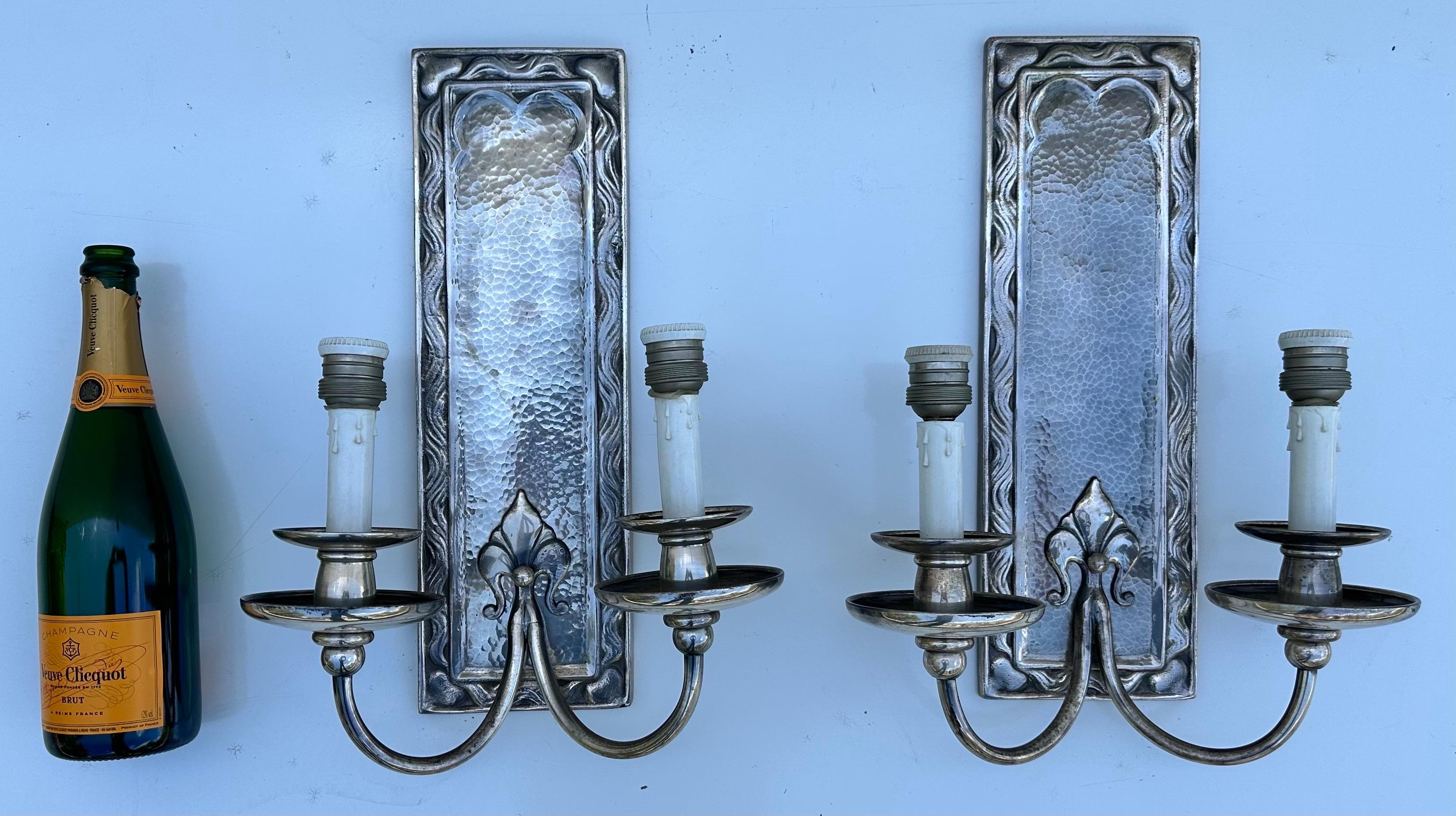 Appliques françaises néoclassiques nickelées des années 1960, 2 paires disponibles en vente 2
