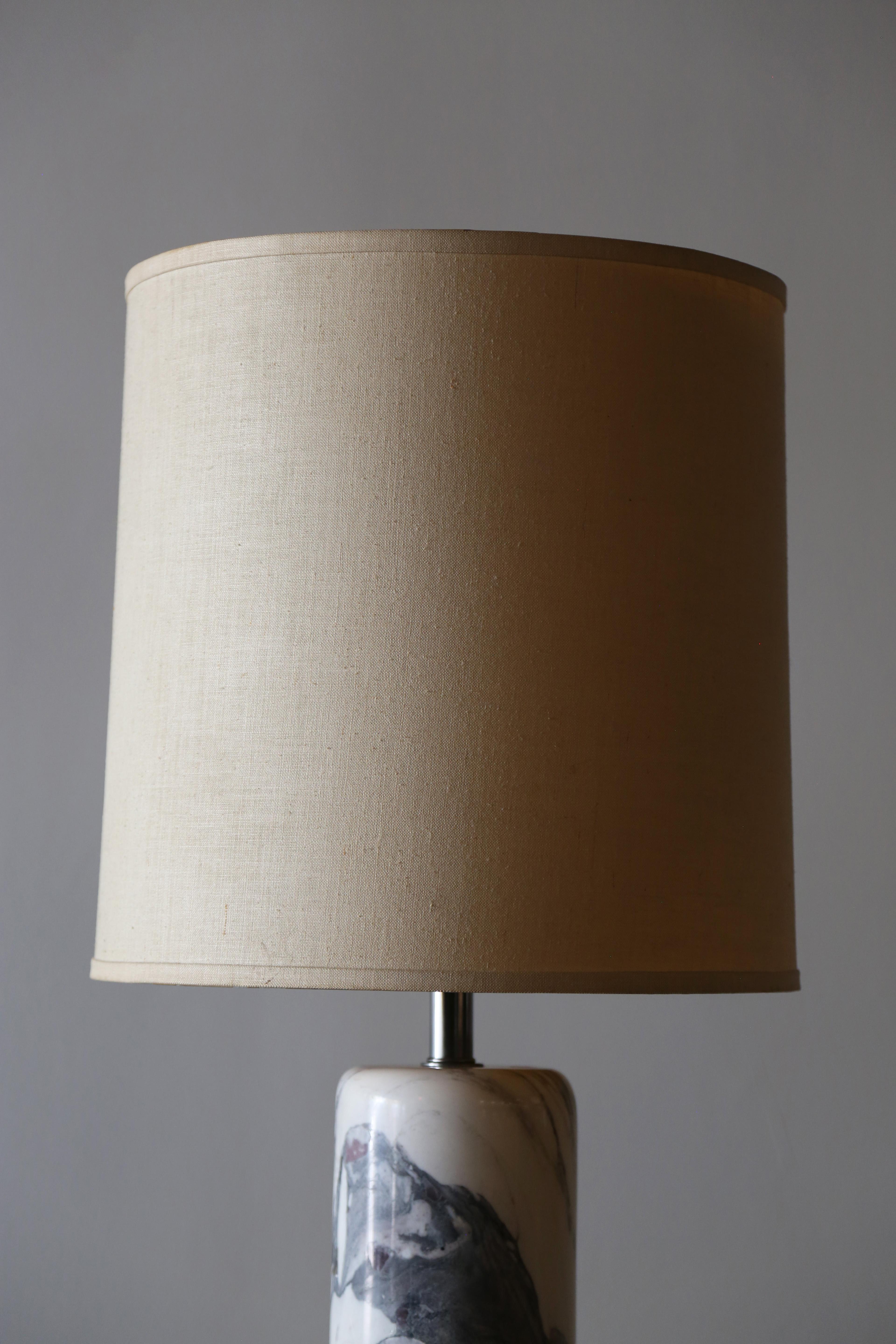 Nessen Studio Carrara-Marmor-Tischlampe, Mid-Century Modern, 1960er Jahre (Moderne der Mitte des Jahrhunderts) im Angebot