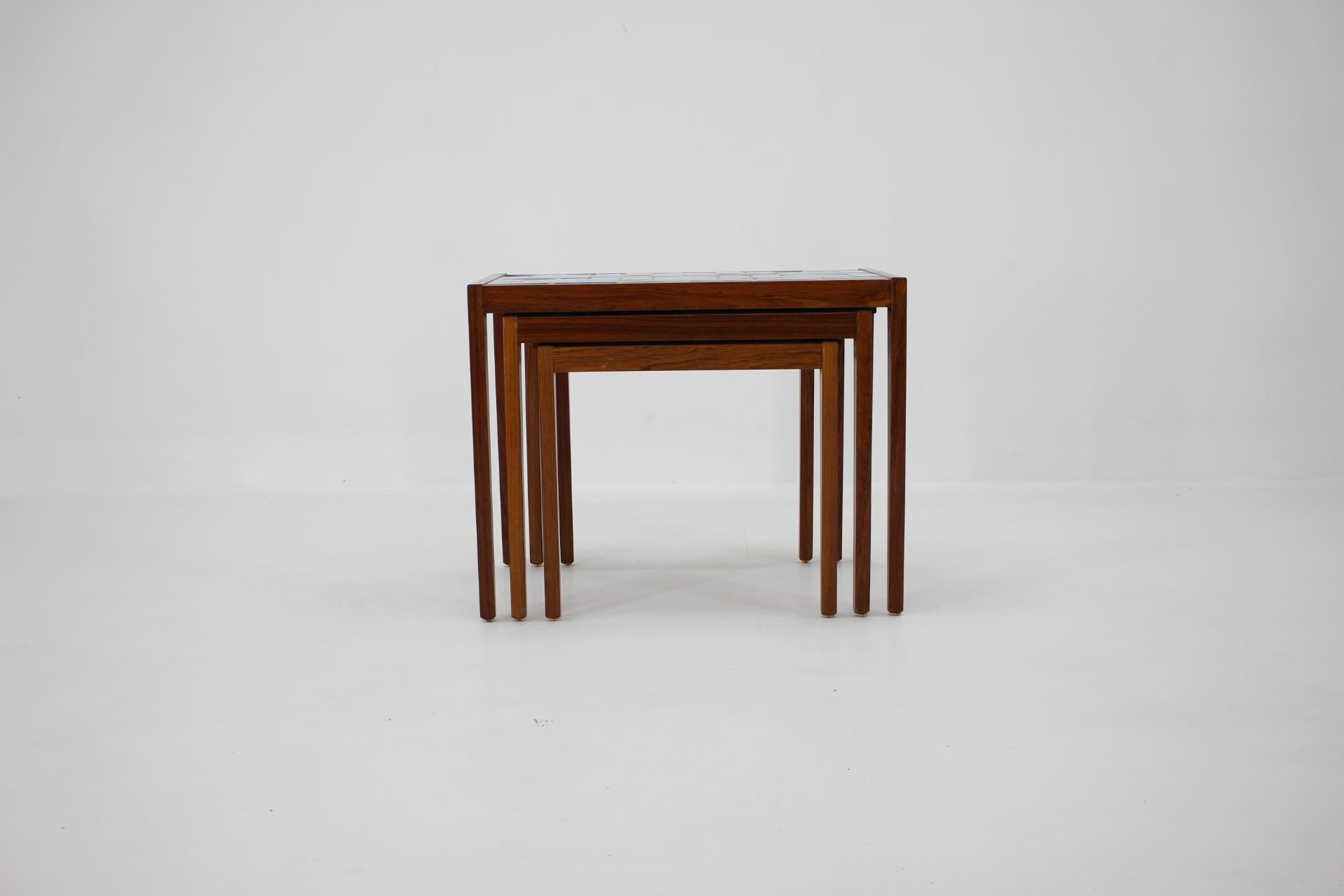 Mid-Century Modern Tables gigognes en céramique en carreaux des années 1960, Danemark en vente