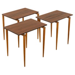 Stapeltische aus Holz